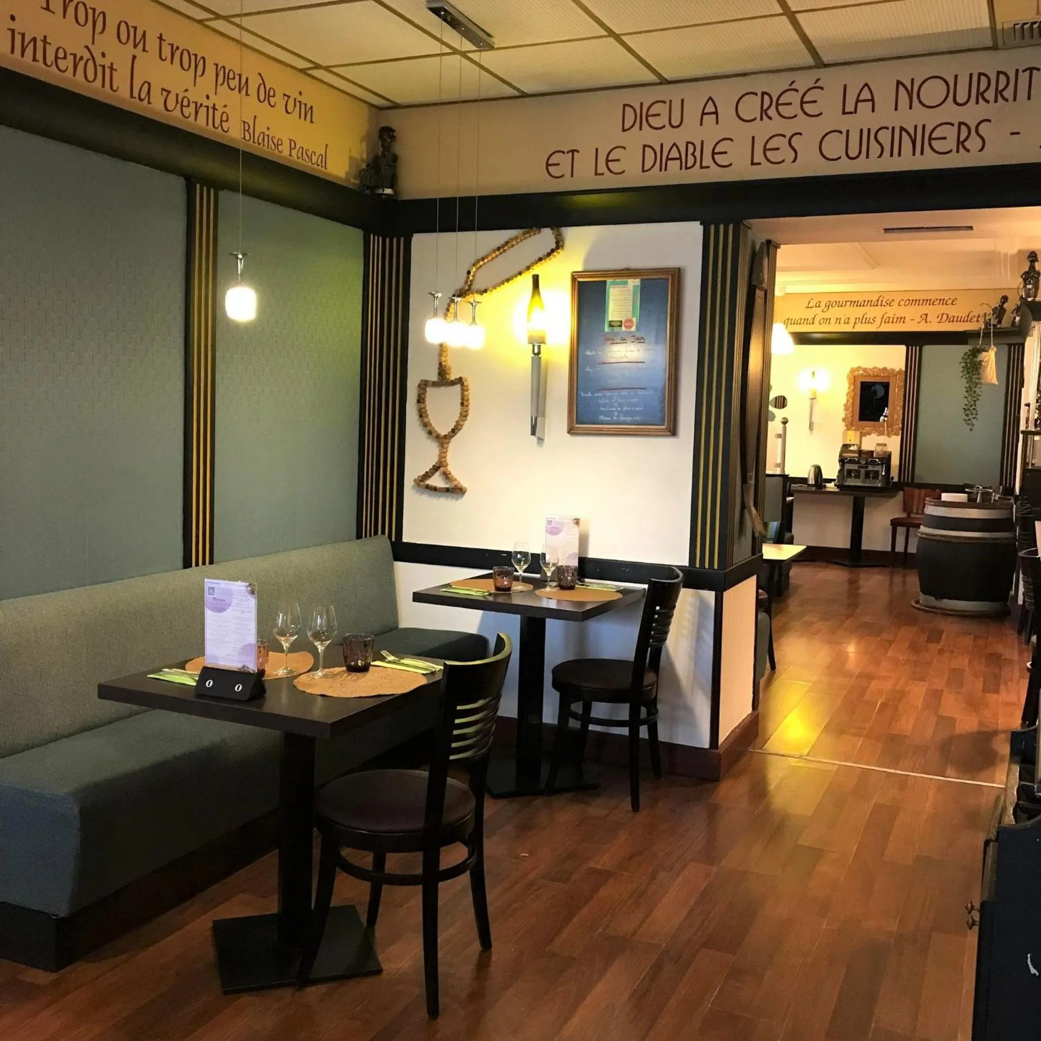 Restaurant/places to eat in L'Auberg'ine - Maison Glenn Anna