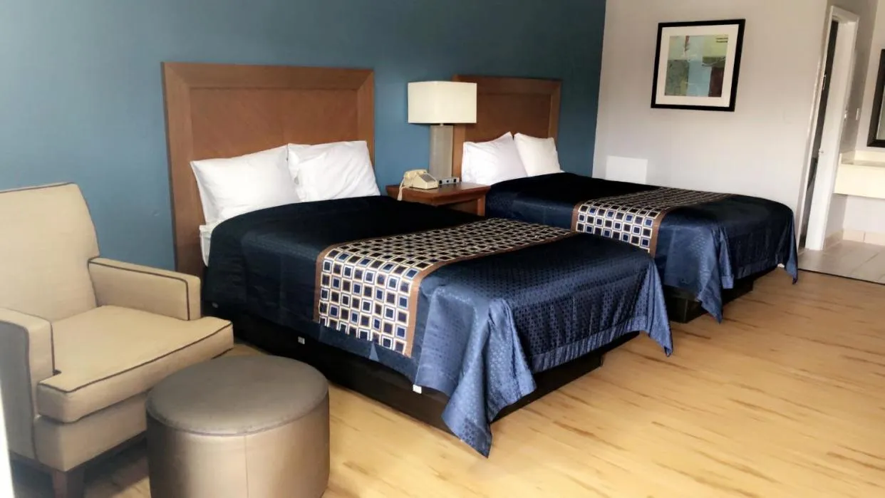 Bed in Relax Inn Savannah