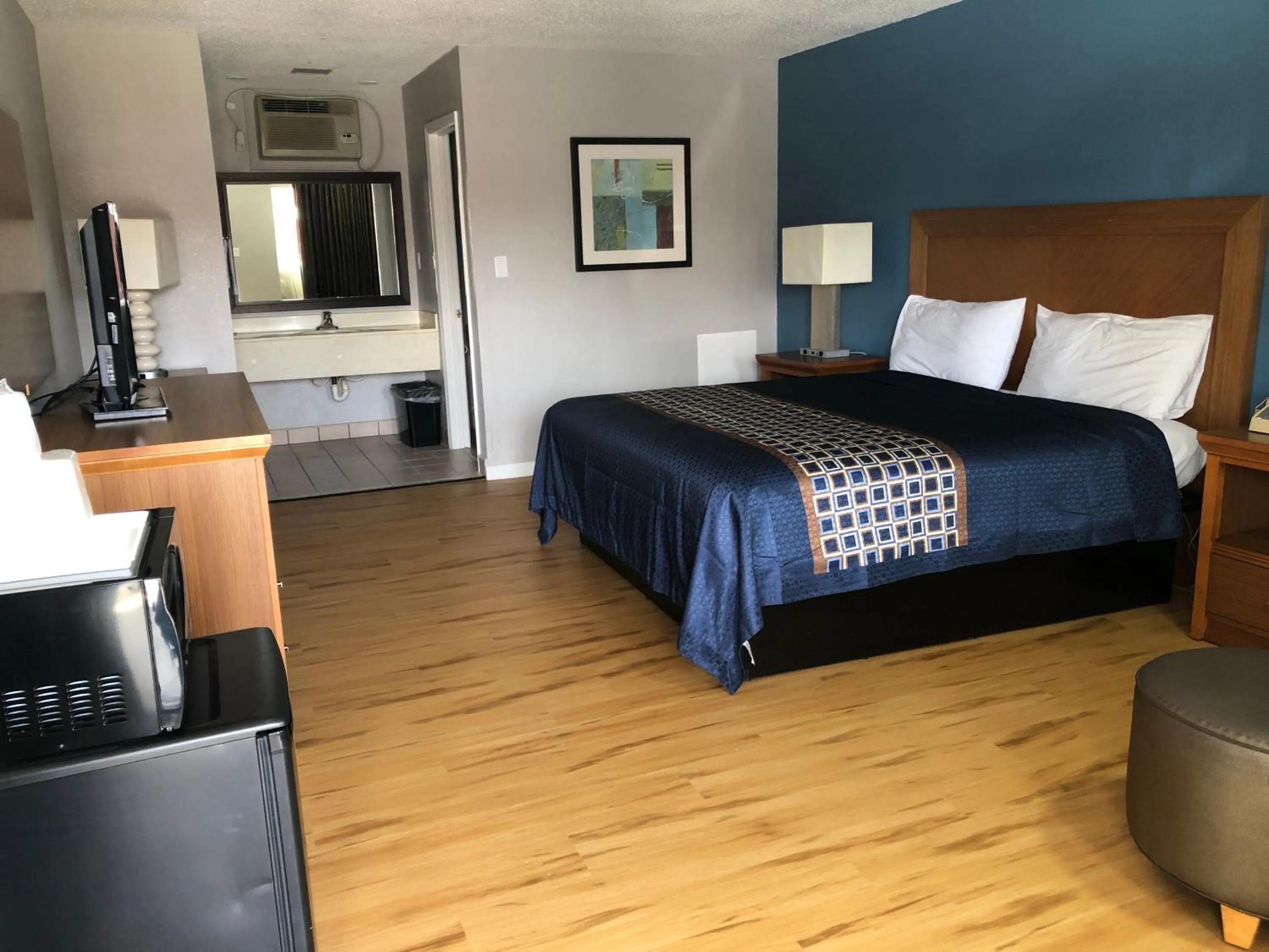 Bed in Relax Inn Savannah