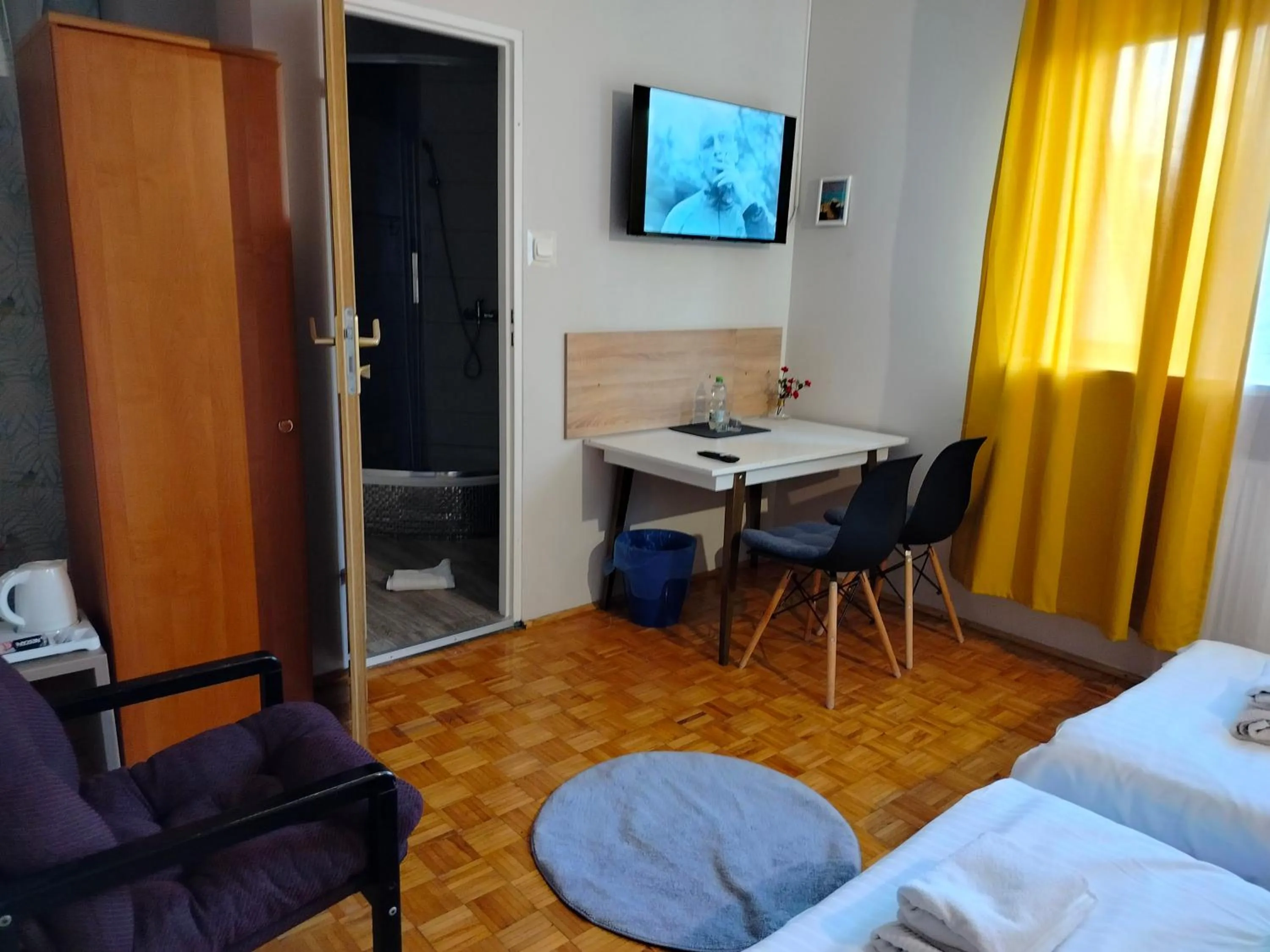 TV and multimedia, Bed in Hotelik Krakowiak