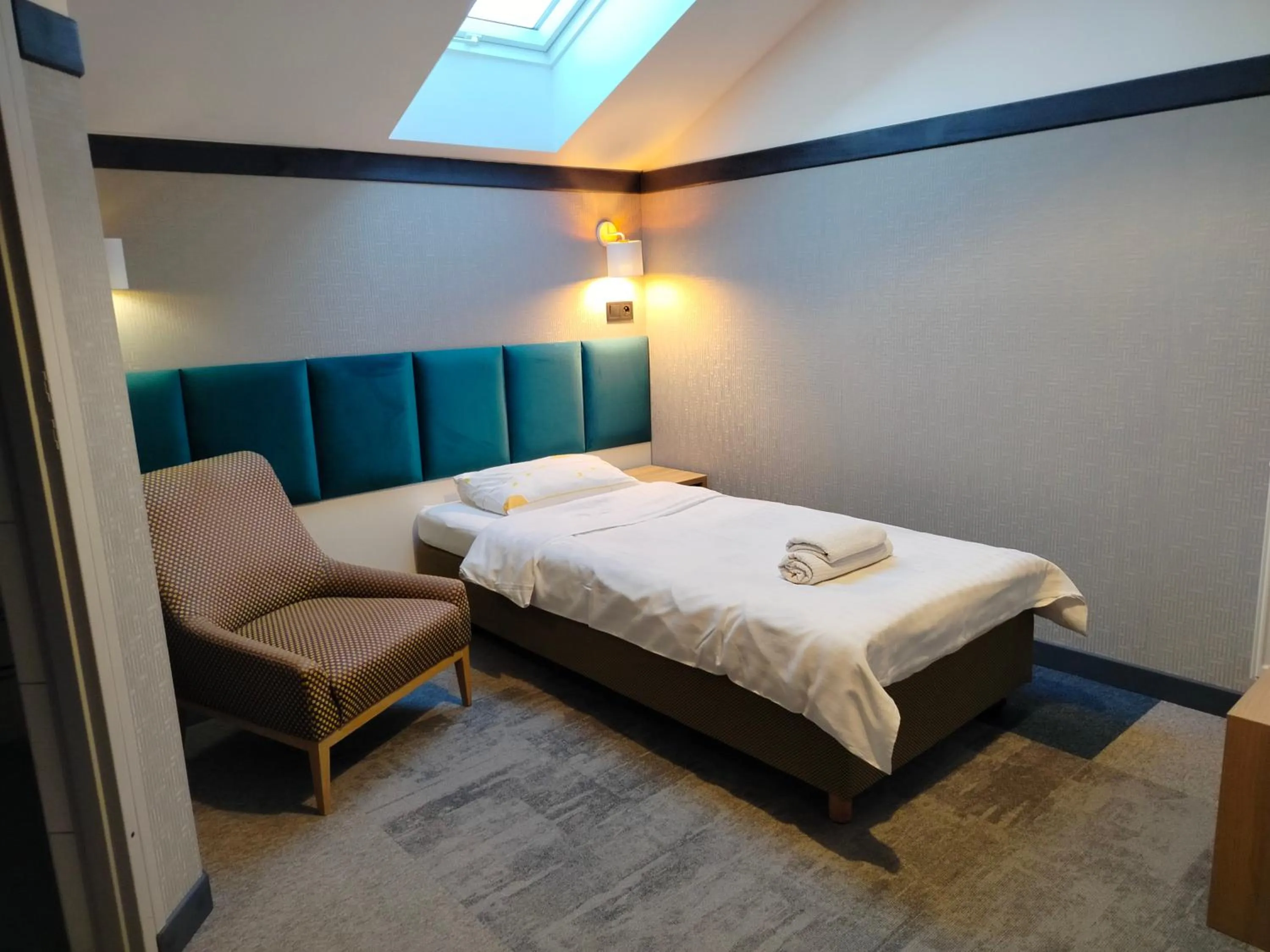 towels, Bed in Hotelik Krakowiak