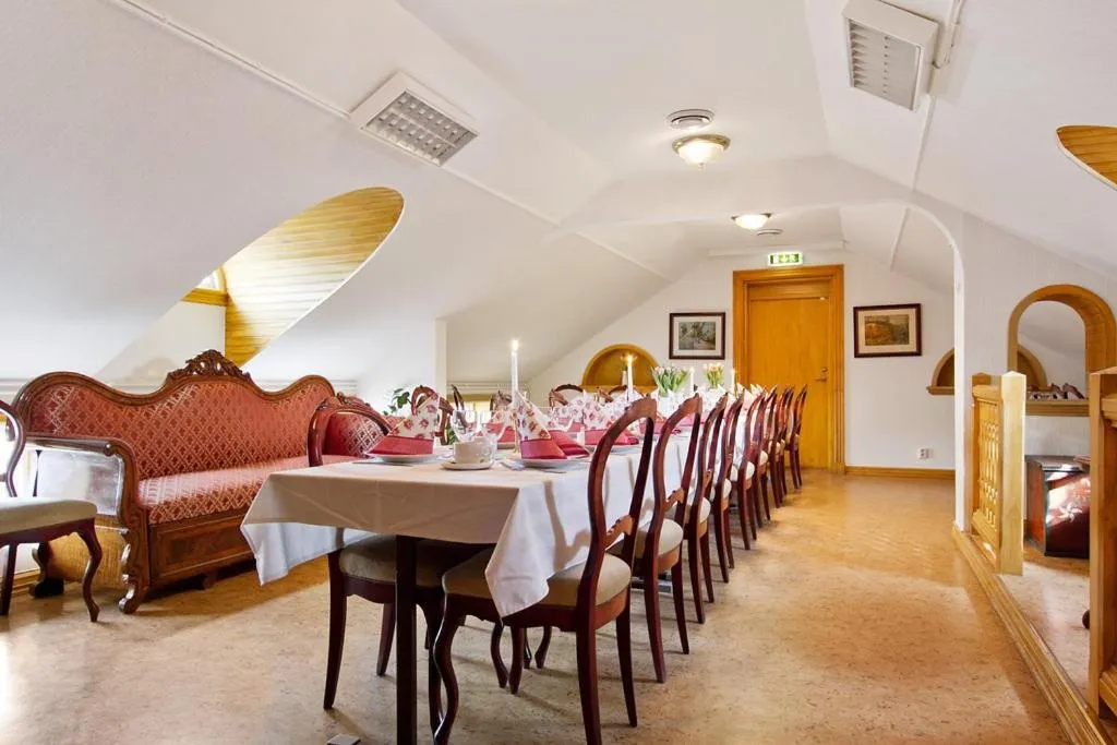 Restaurant/places to eat in Hotell Mikaelsgården