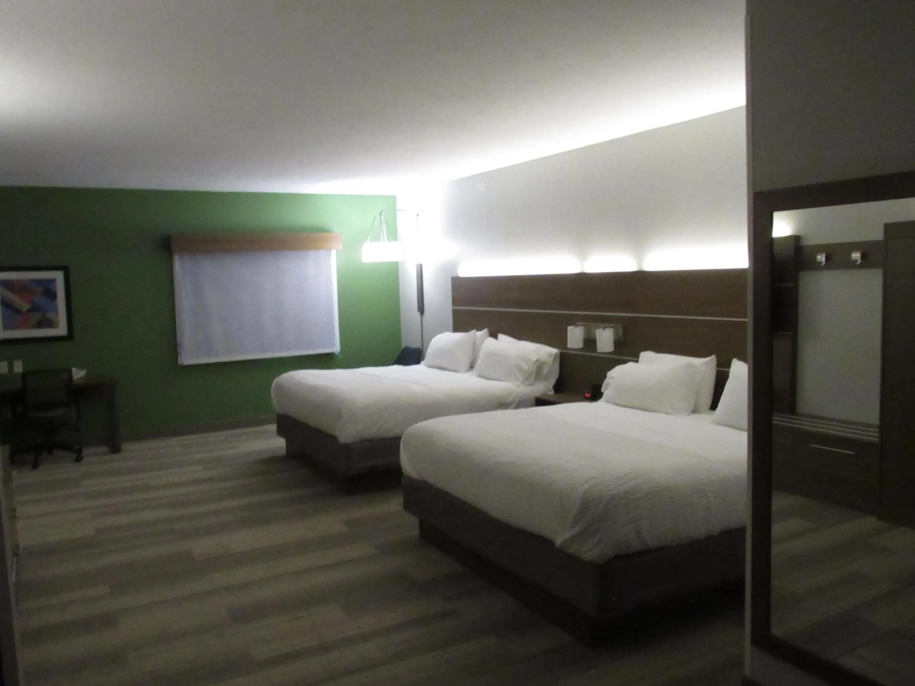 Photo of the whole room, Bed in Holiday Inn Express Hotel & Suites Lincoln South by IHG