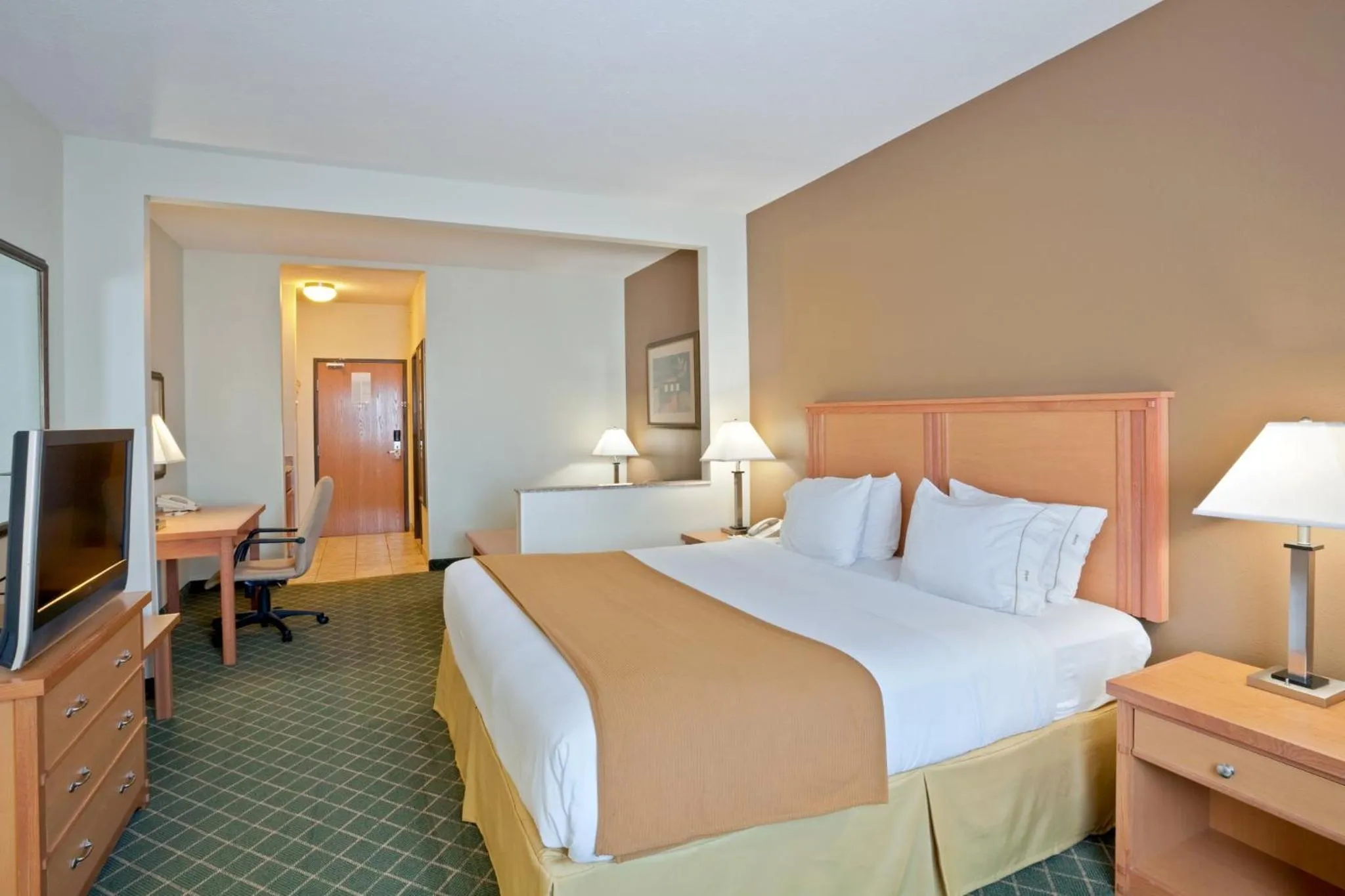Photo of the whole room, Bed in Holiday Inn Express Hotel & Suites Lincoln South by IHG