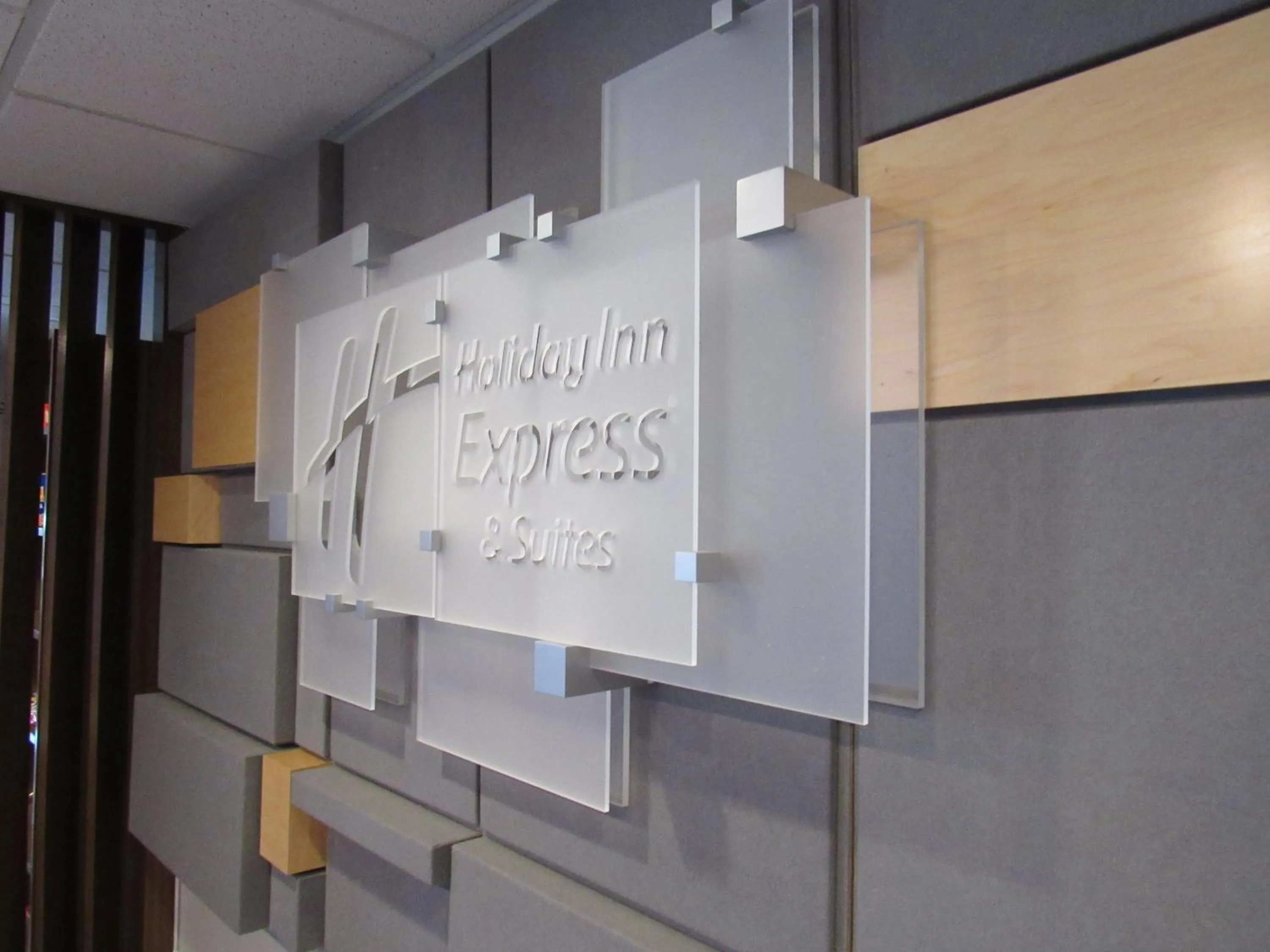 Logo/Certificate/Sign in Holiday Inn Express Hotel & Suites Lincoln South by IHG