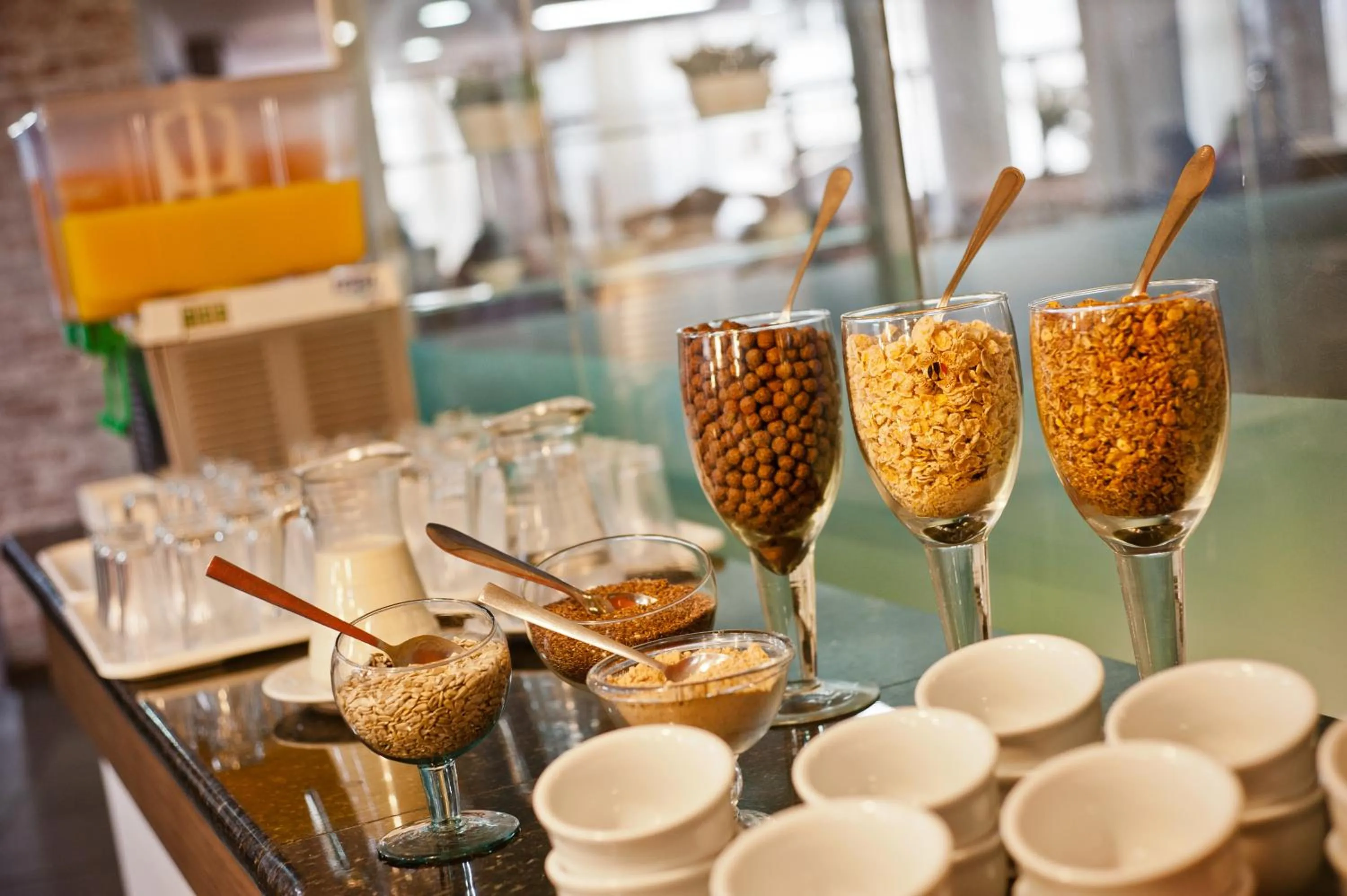 Restaurant/places to eat in Miramar Hotel