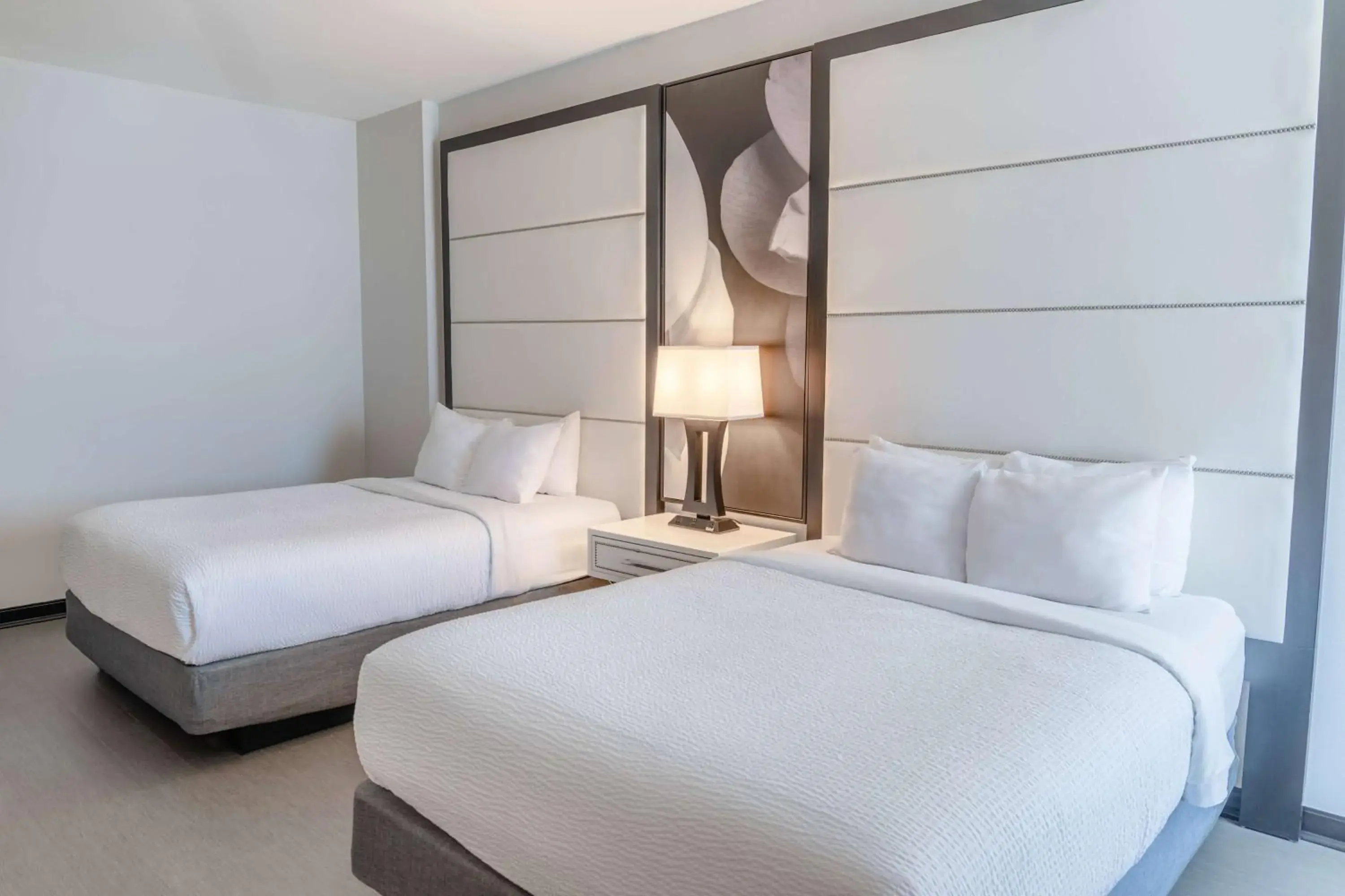 Photo of the whole room, Bed in TRYP by Wyndham Savannah Photo of the whole room, Bed in TRYP by Wyndham Savannah