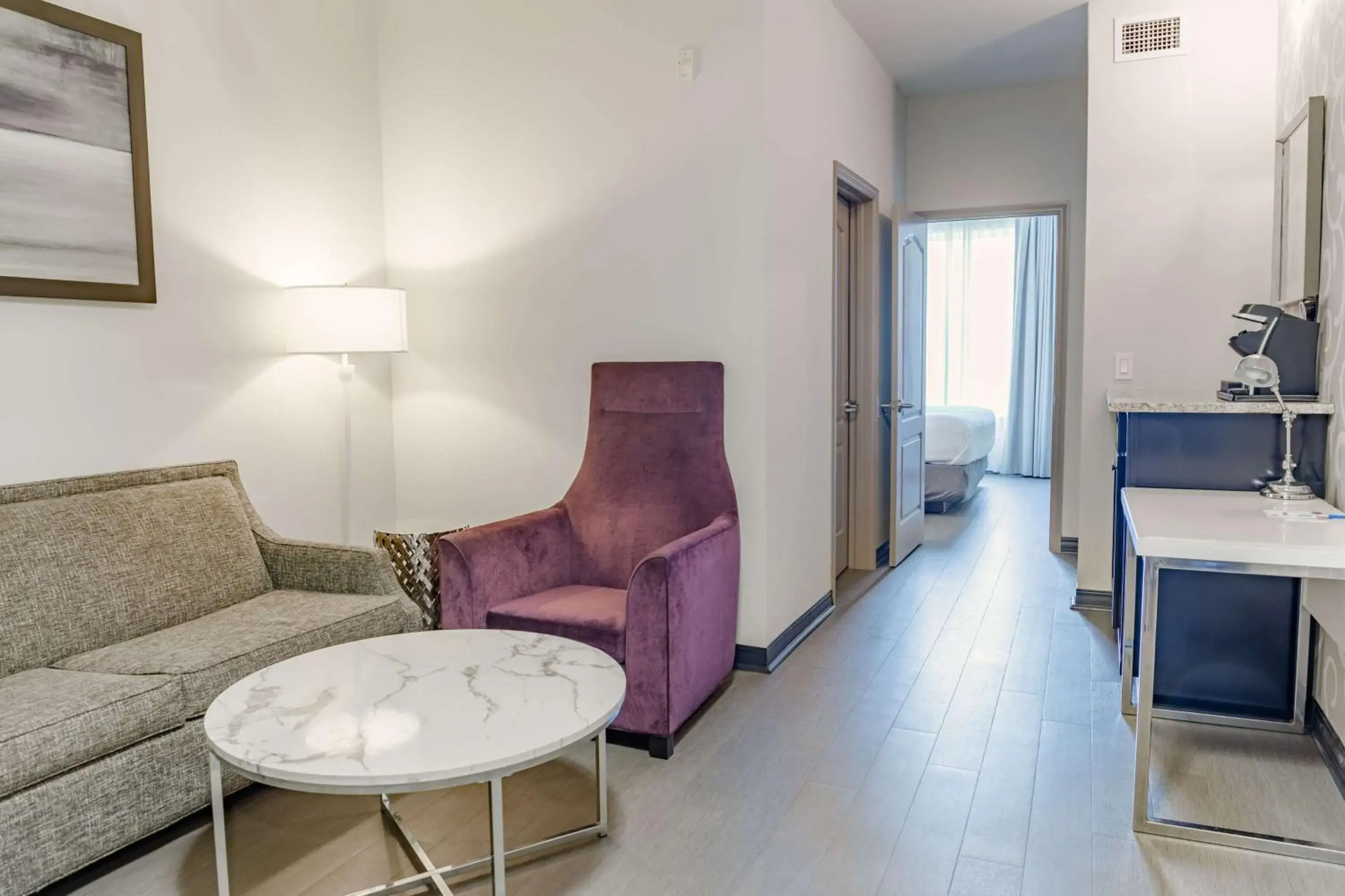 One-Bedroom King Suite - Non Smoking in TRYP by Wyndham Savannah One-Bedroom King Suite - Non Smoking in TRYP by Wyndham Savannah