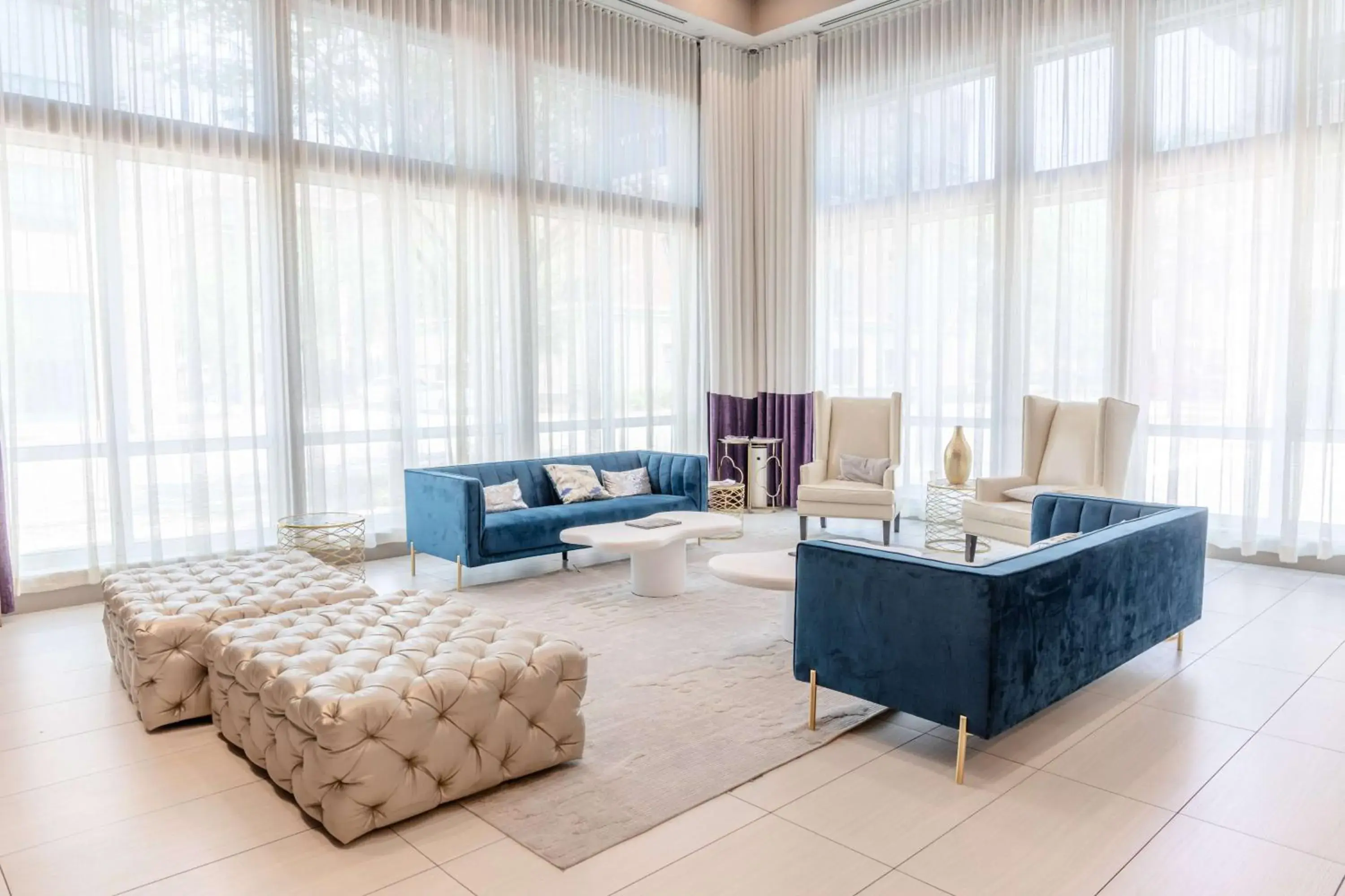 Lobby or reception in TRYP by Wyndham Savannah Lobby or reception in TRYP by Wyndham Savannah