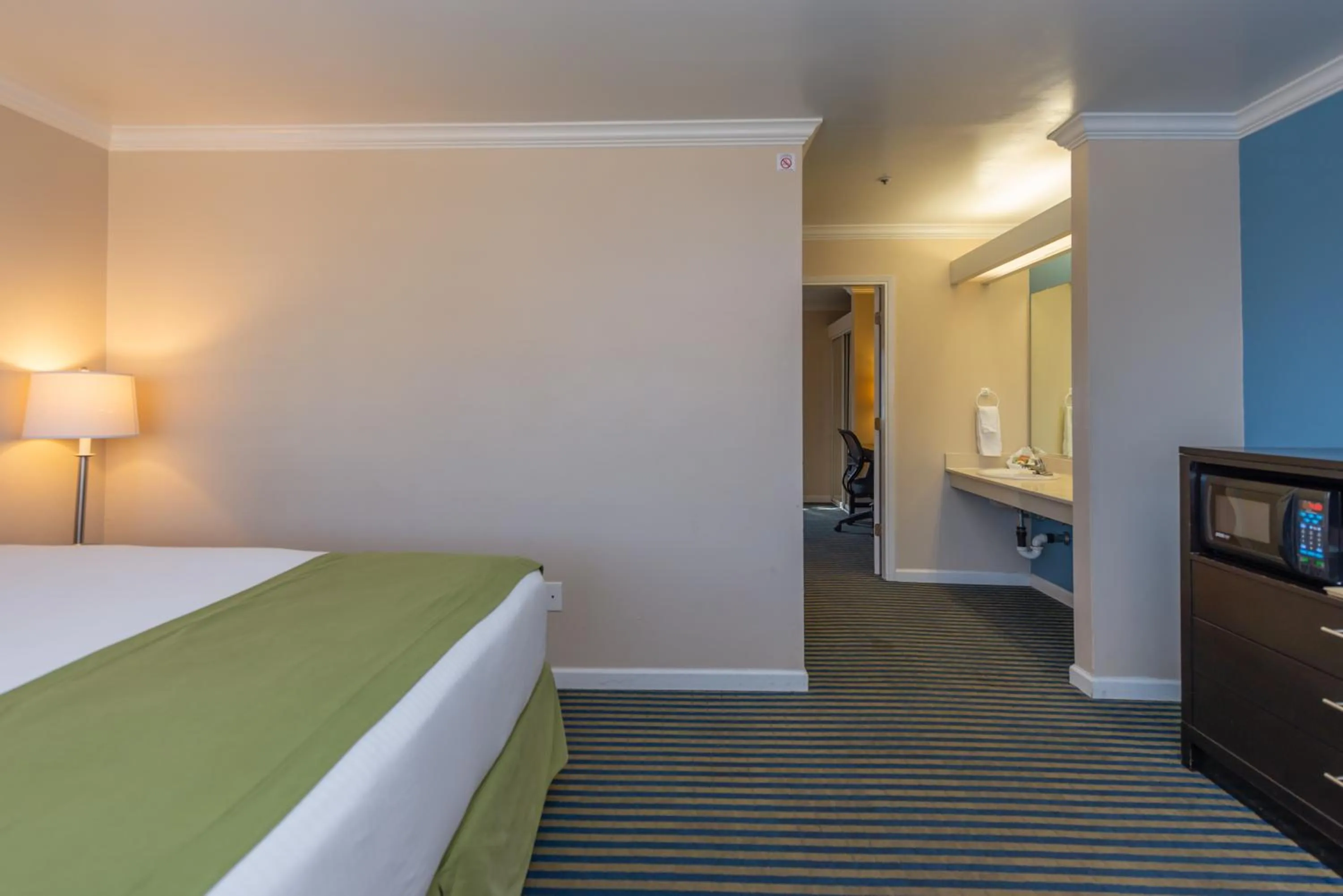 Bed in Ocean Pacific Lodge