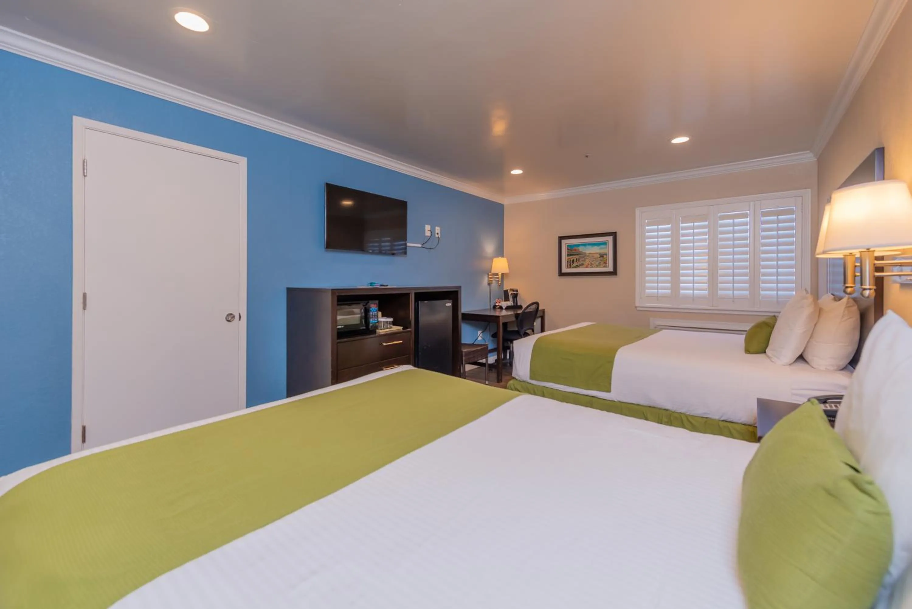 Bed in Ocean Pacific Lodge