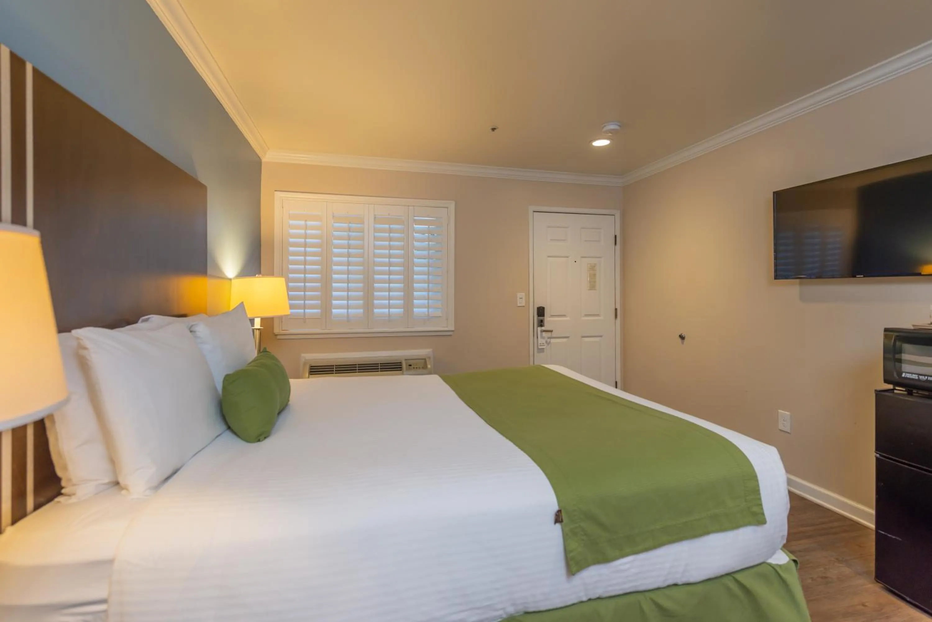 Bed in Ocean Pacific Lodge