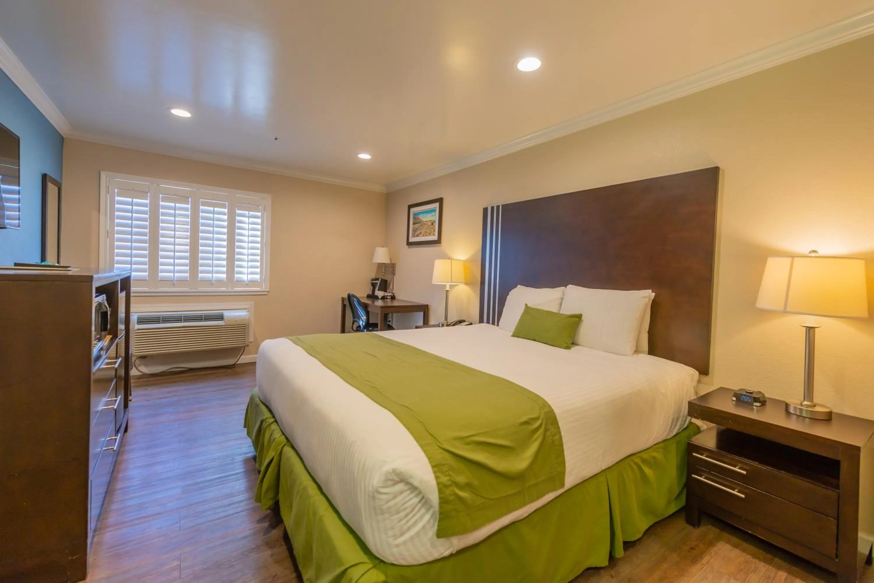 Bed in Ocean Pacific Lodge