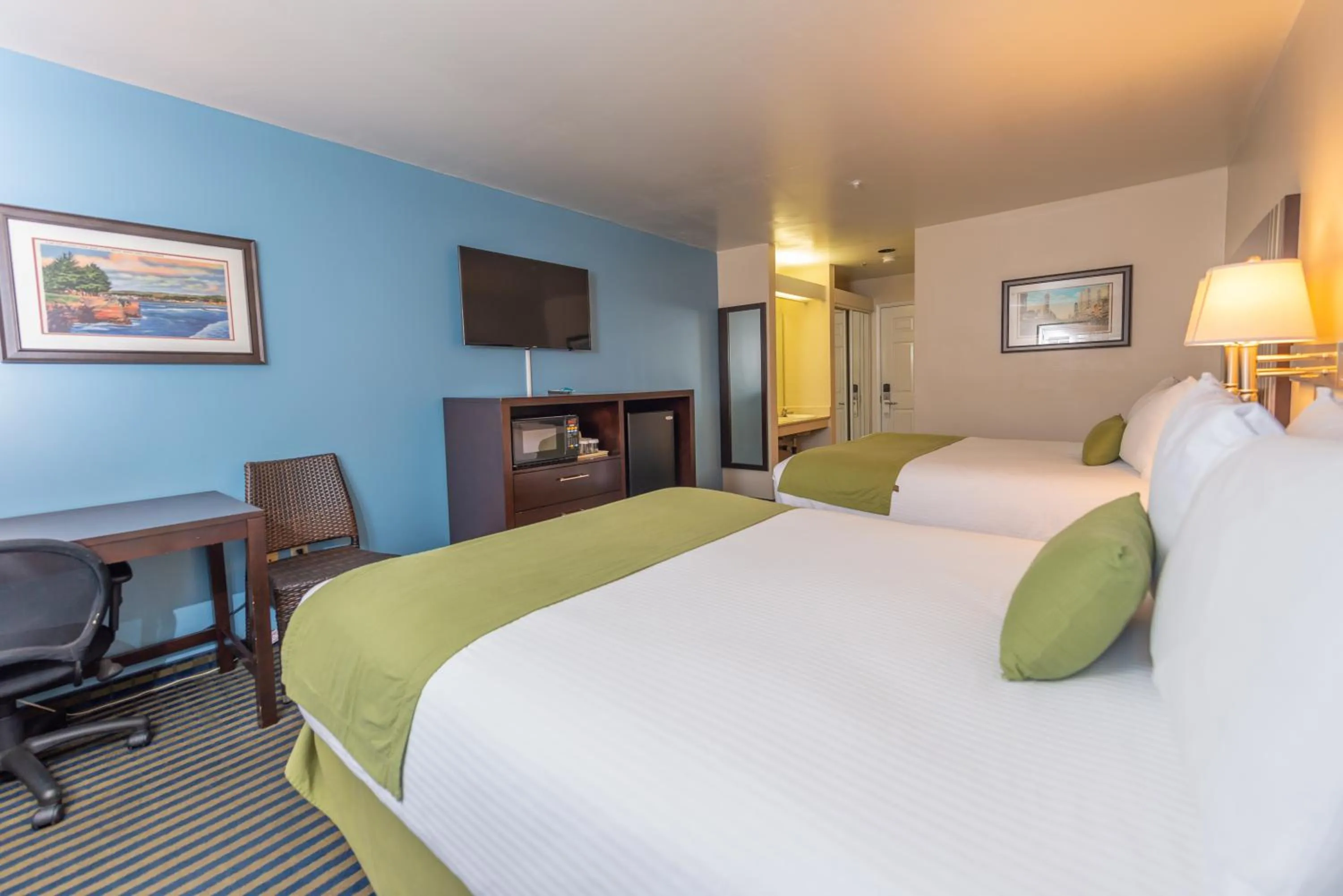 Bed in Ocean Pacific Lodge