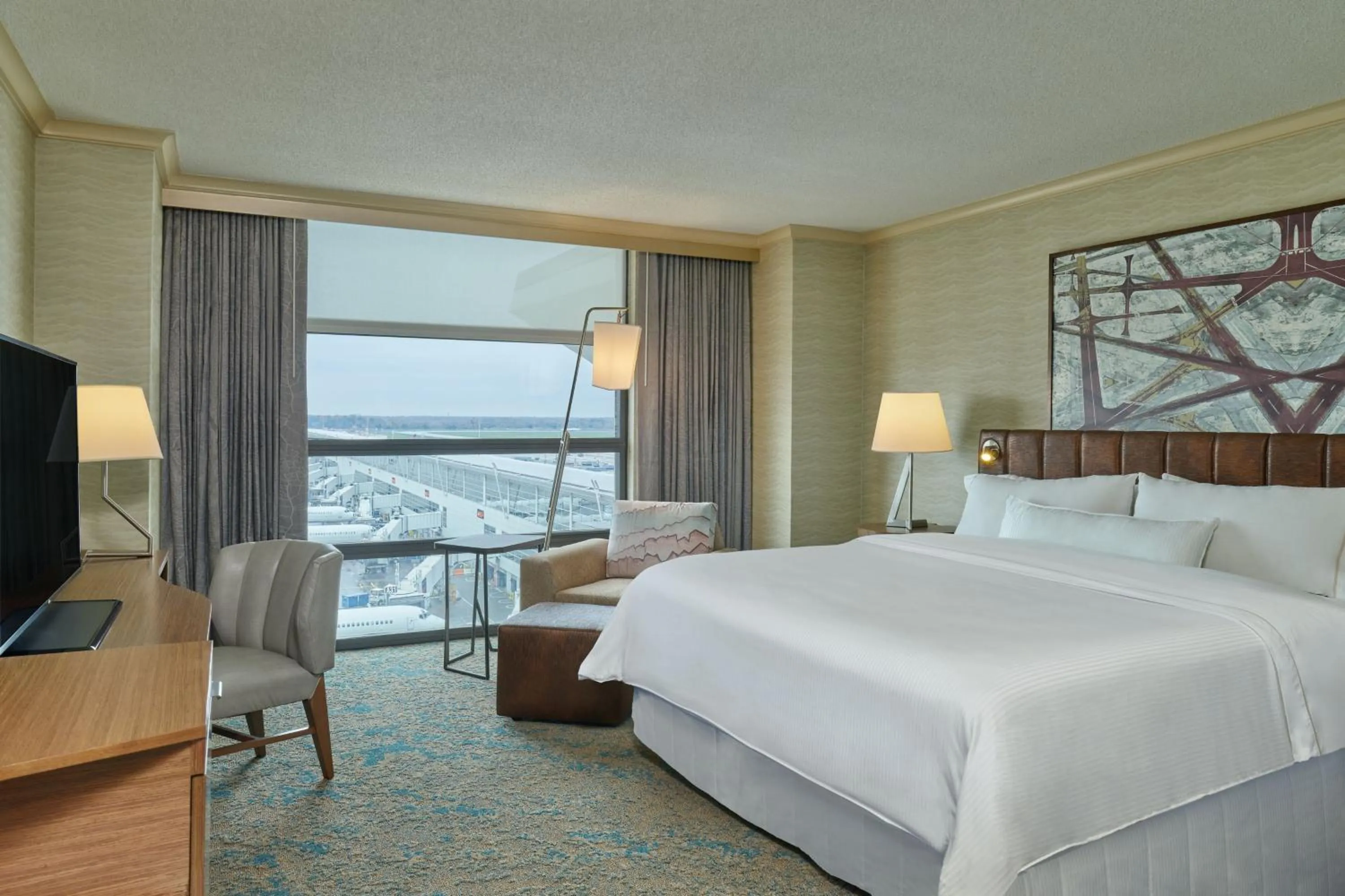 Photo of the whole room, Bed in The Westin Detroit Metropolitan Airport