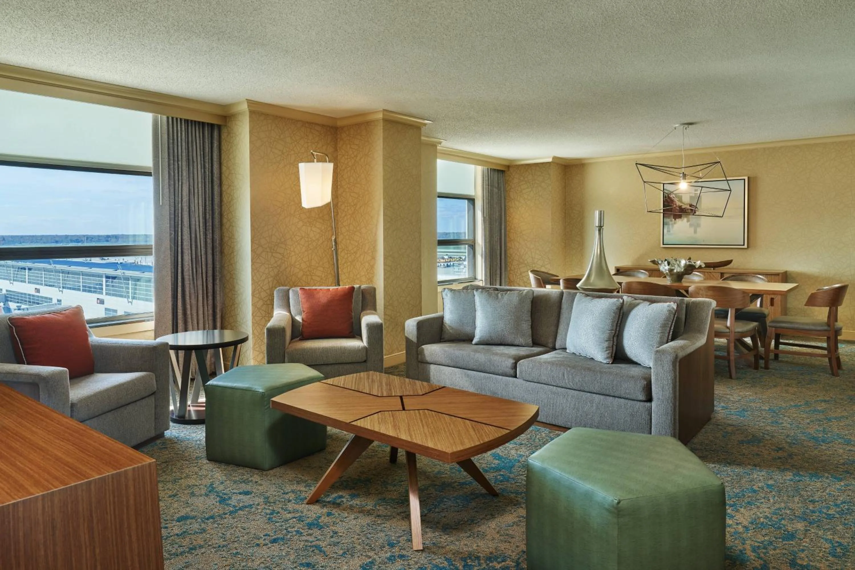Living room in The Westin Detroit Metropolitan Airport