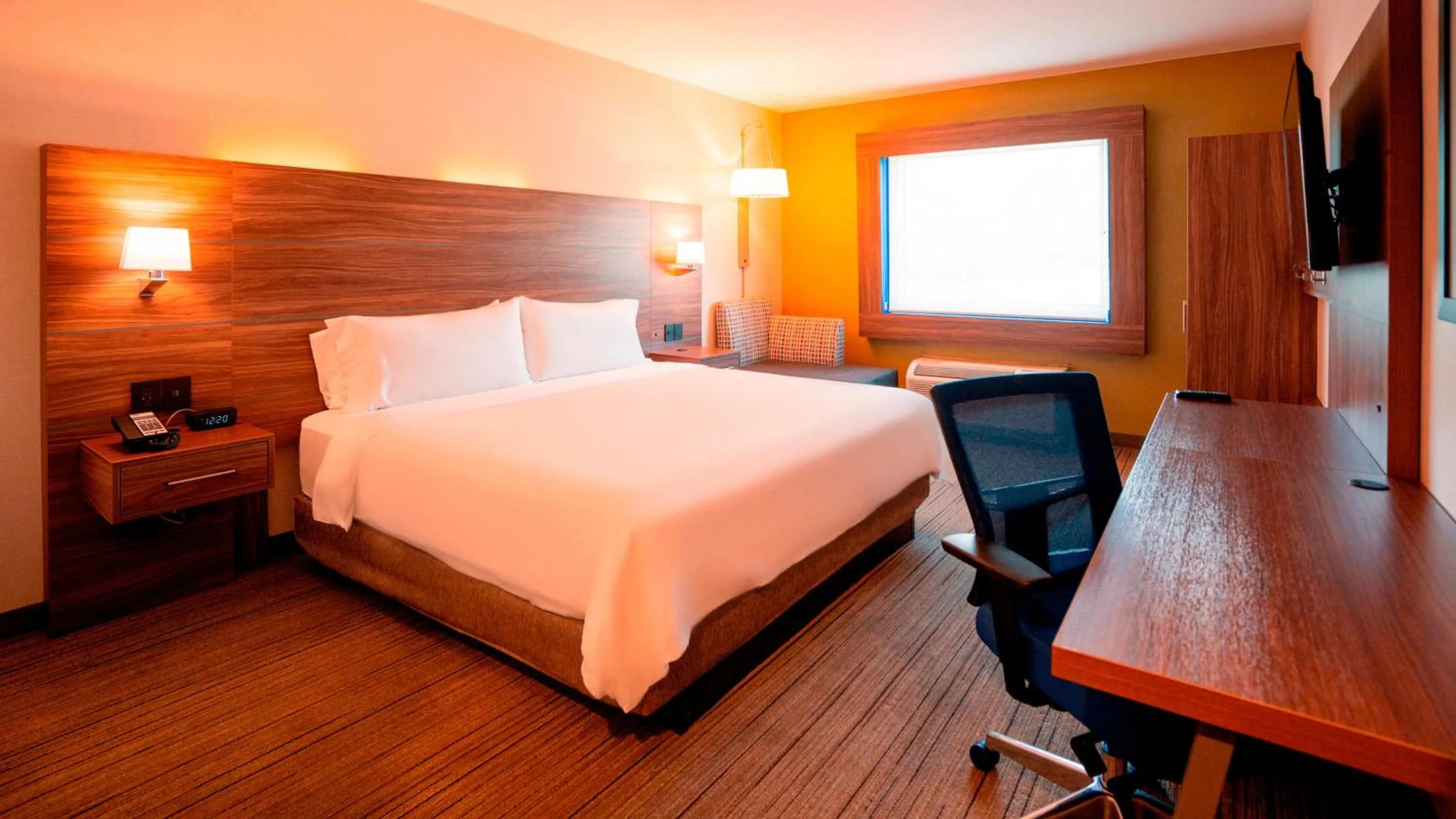 Photo of the whole room, Bed in Holiday Inn Express Hotel & Suites CD. Juarez - Las Misiones by IHG