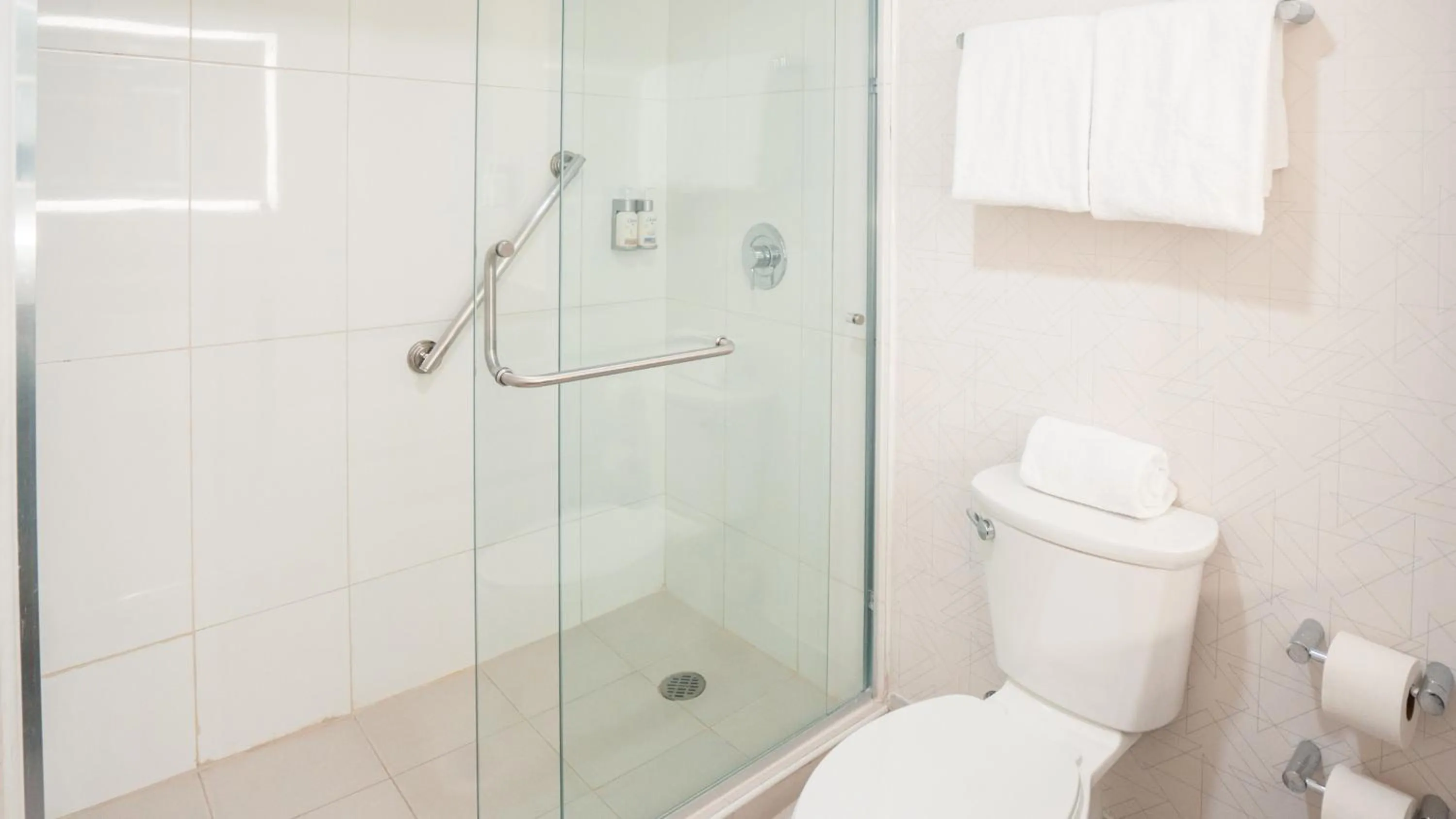 Bathroom in Holiday Inn Express Hotel & Suites CD. Juarez - Las Misiones by IHG
