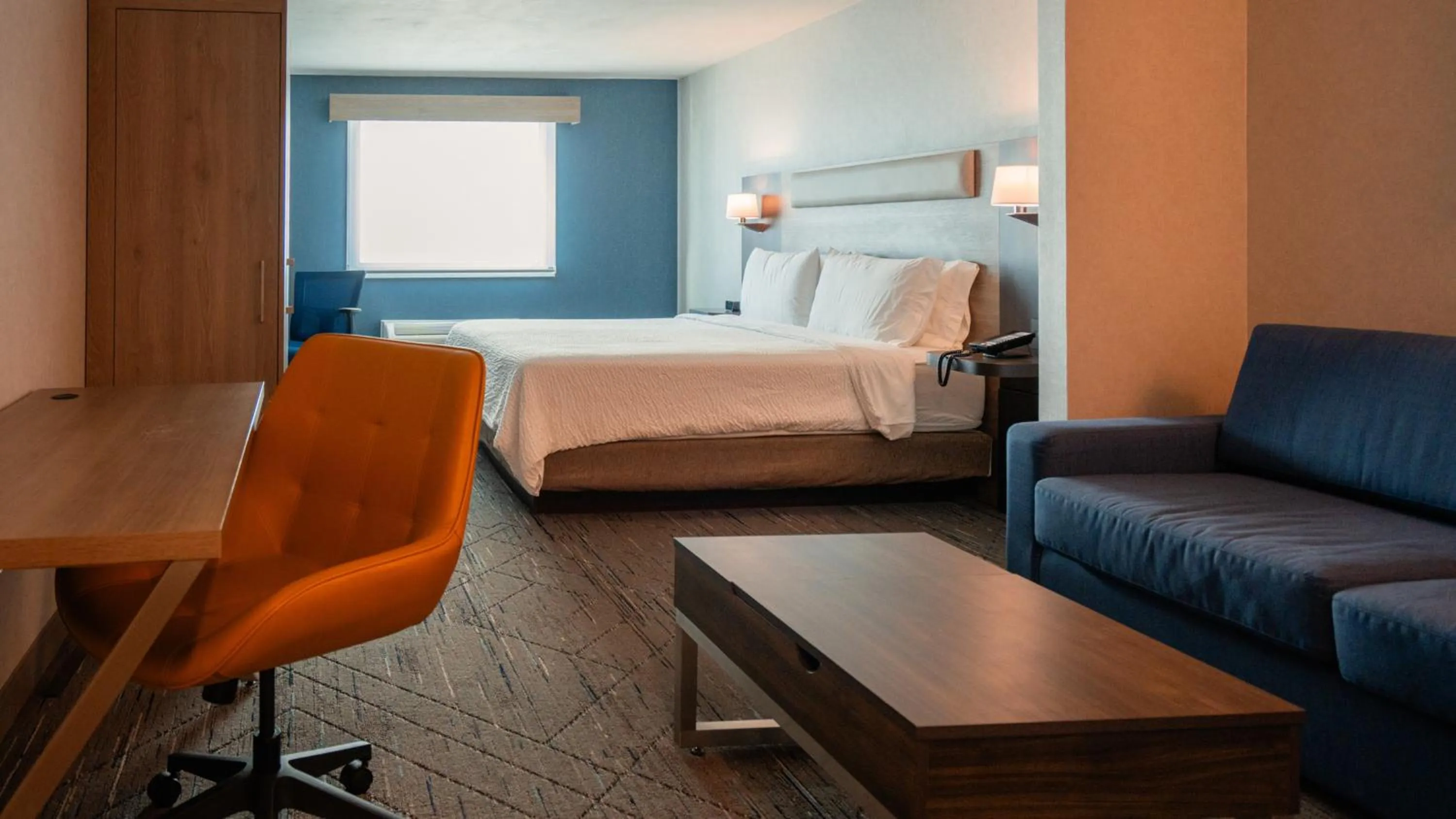 Photo of the whole room, Bed in Holiday Inn Express Hotel & Suites CD. Juarez - Las Misiones by IHG