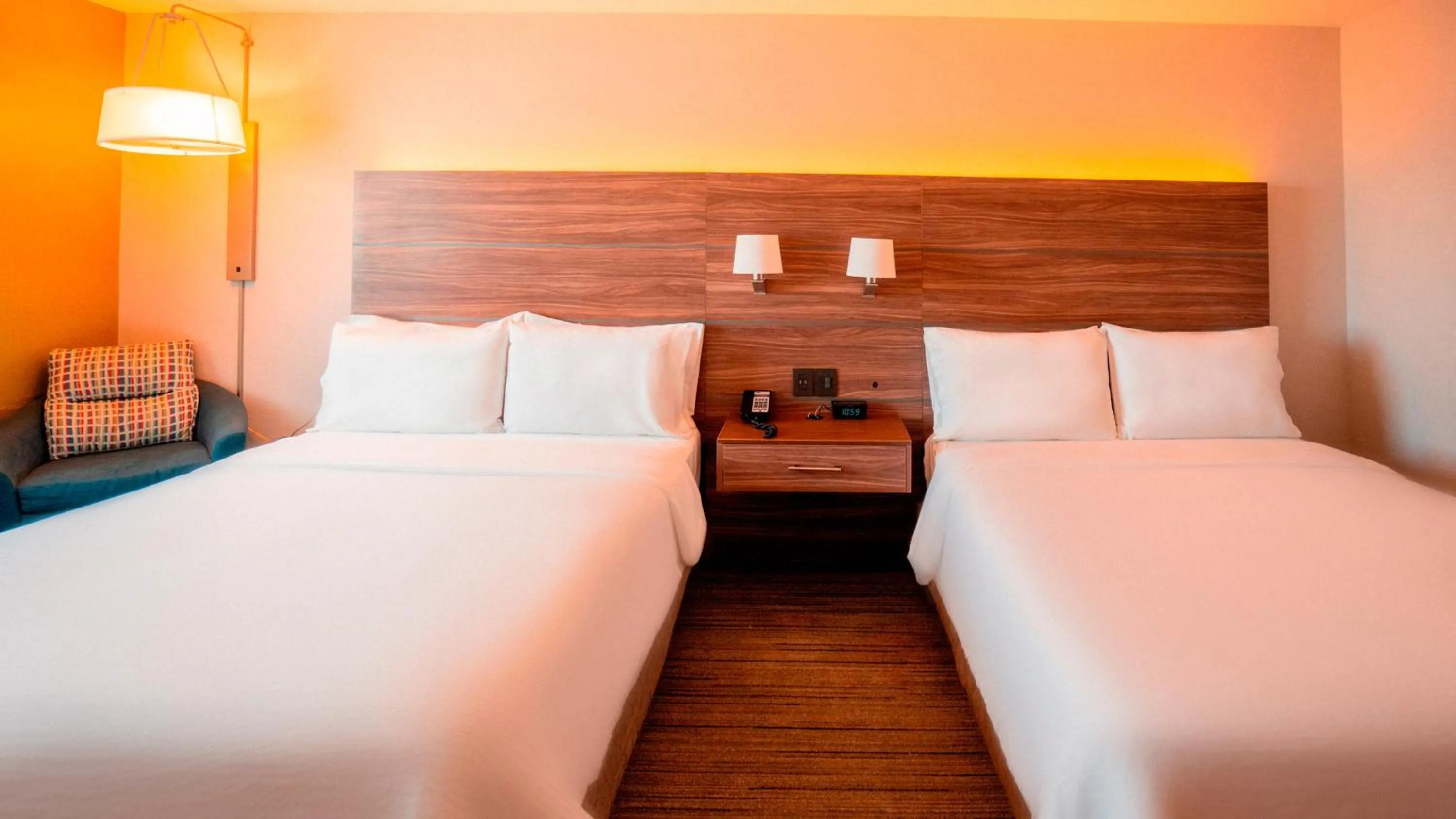 Photo of the whole room, Bed in Holiday Inn Express Hotel & Suites CD. Juarez - Las Misiones by IHG