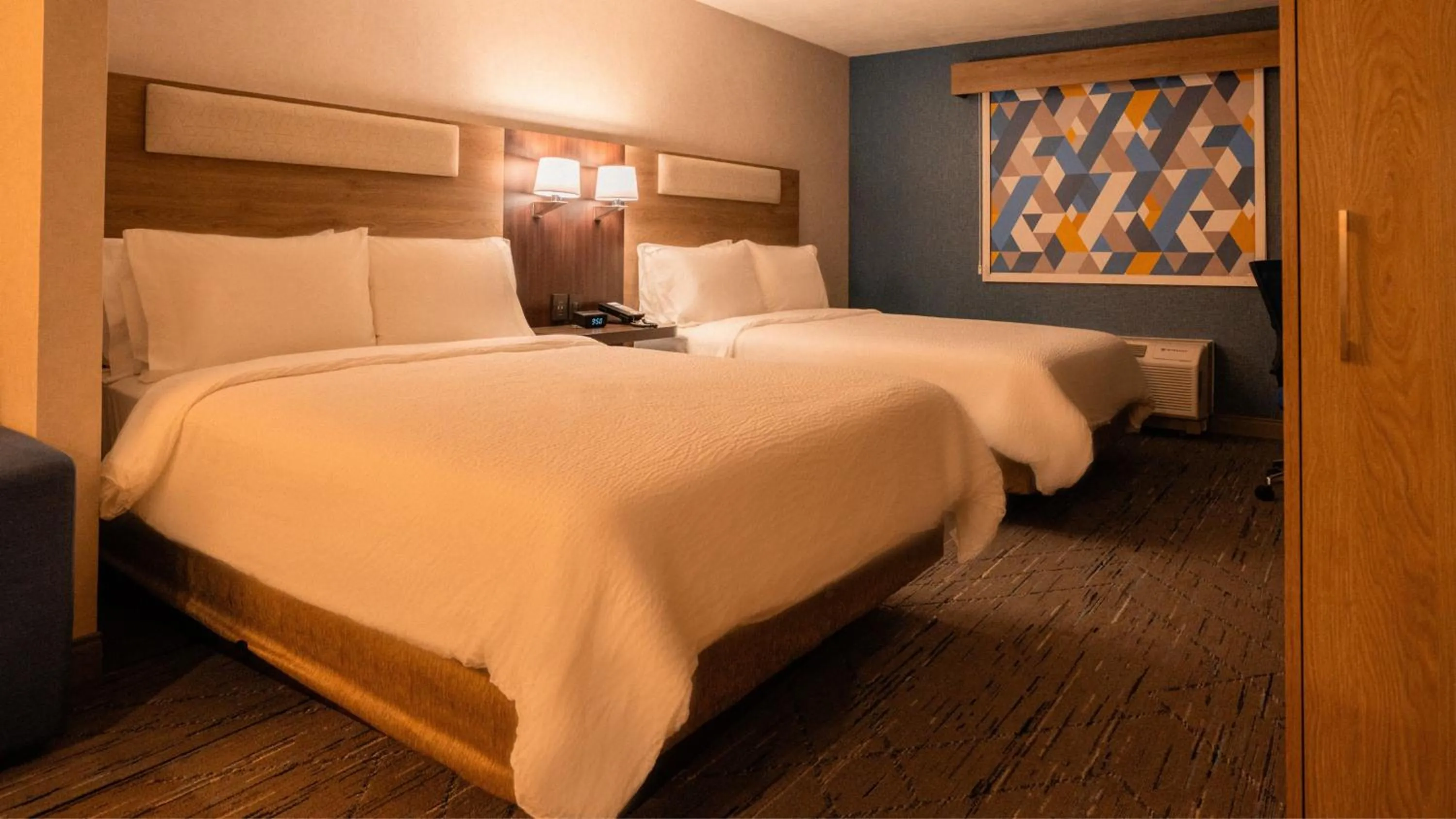 Photo of the whole room, Bed in Holiday Inn Express Hotel & Suites CD. Juarez - Las Misiones by IHG