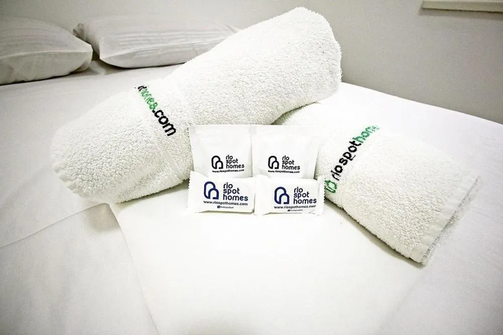 Bedroom, Bed in Rio Spot Homes Leblon D026