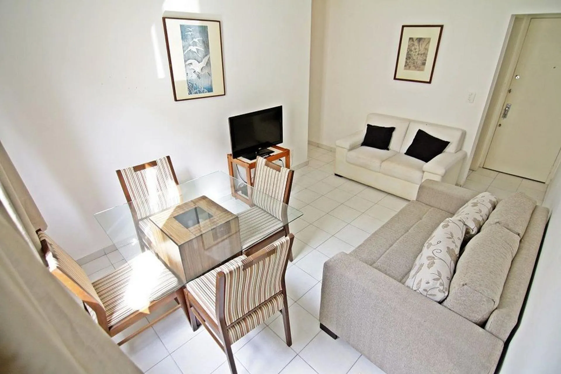 Dining area in Rio Spot Homes Leblon D026