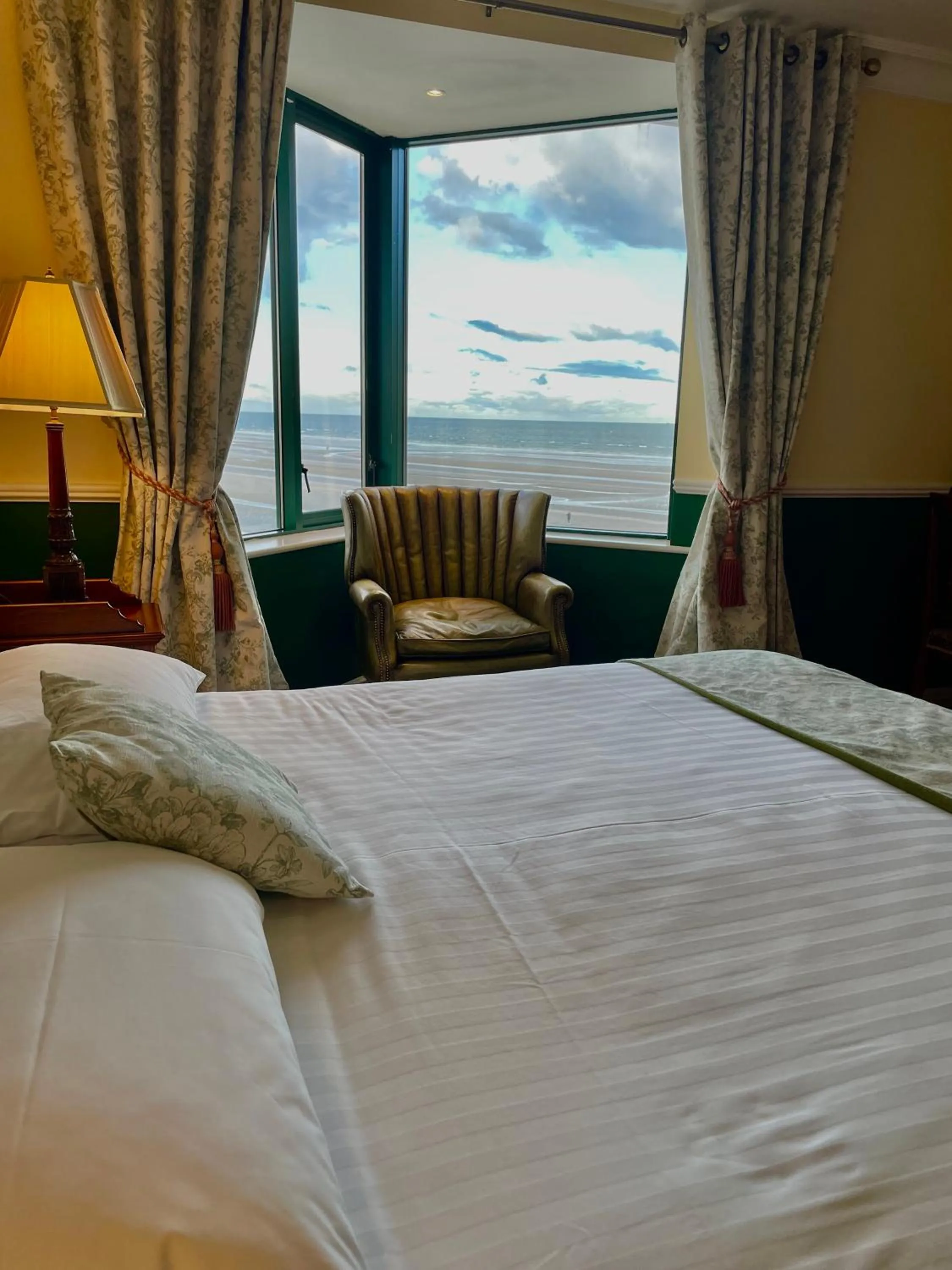 Bed in Reddans of Bettystown Luxury Bed & Breakfast, Restaurant and Bar