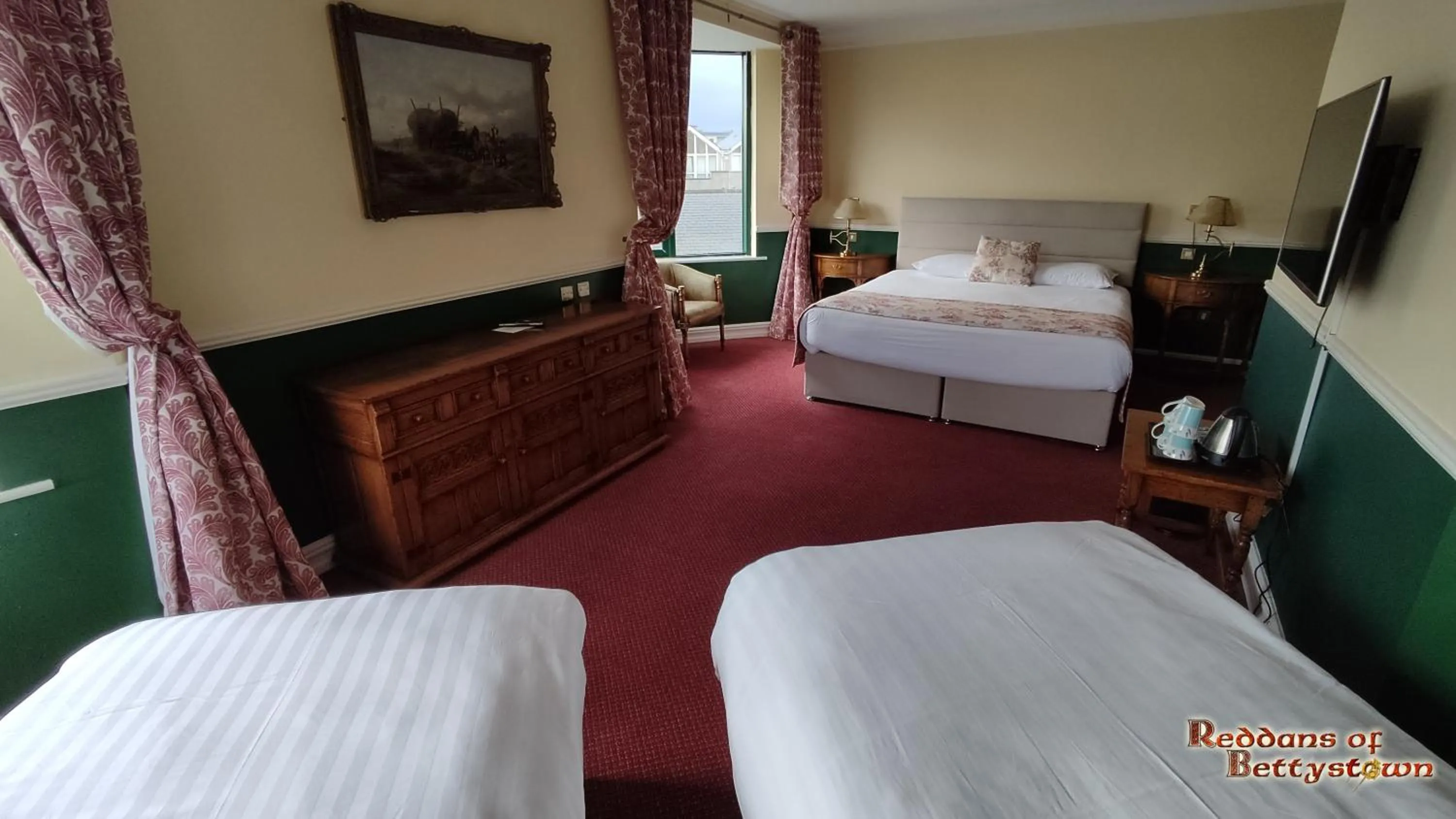 Bed in Reddans of Bettystown Luxury Bed & Breakfast, Restaurant and Bar