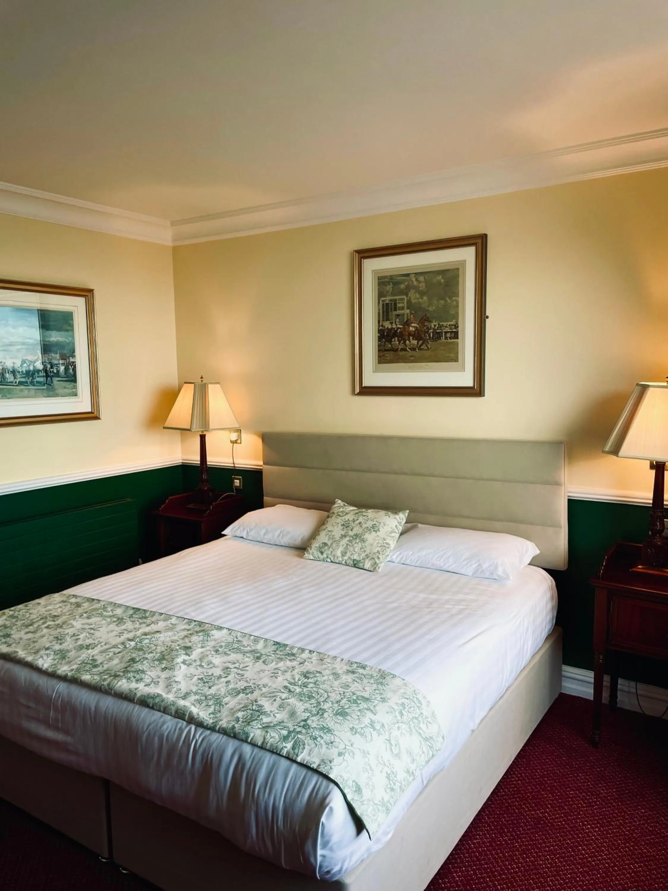 Bed in Reddans of Bettystown Luxury Bed & Breakfast, Restaurant and Bar