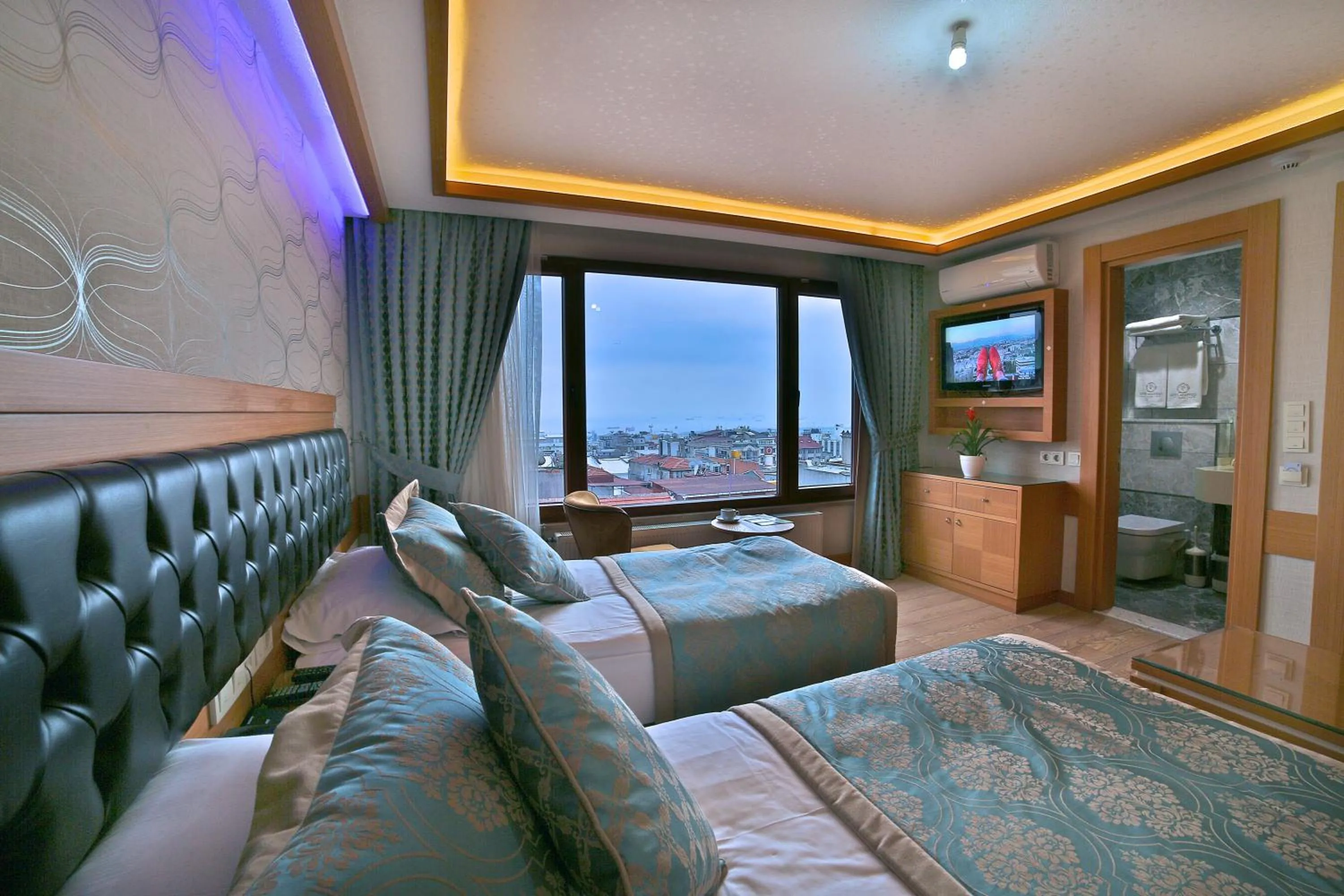 Bed in Hotel Resitpasa Istanbul