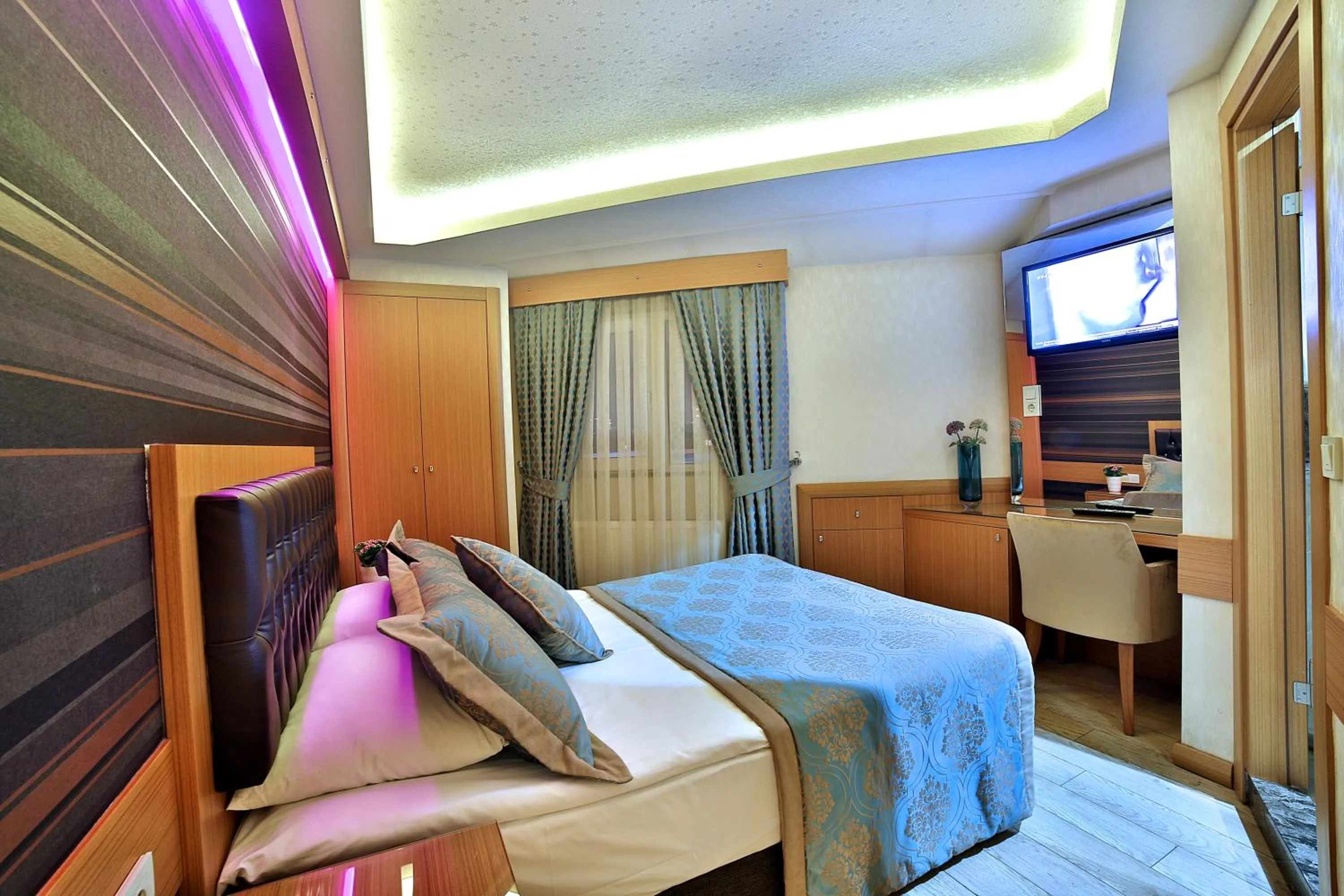 Bed in Hotel Resitpasa Istanbul