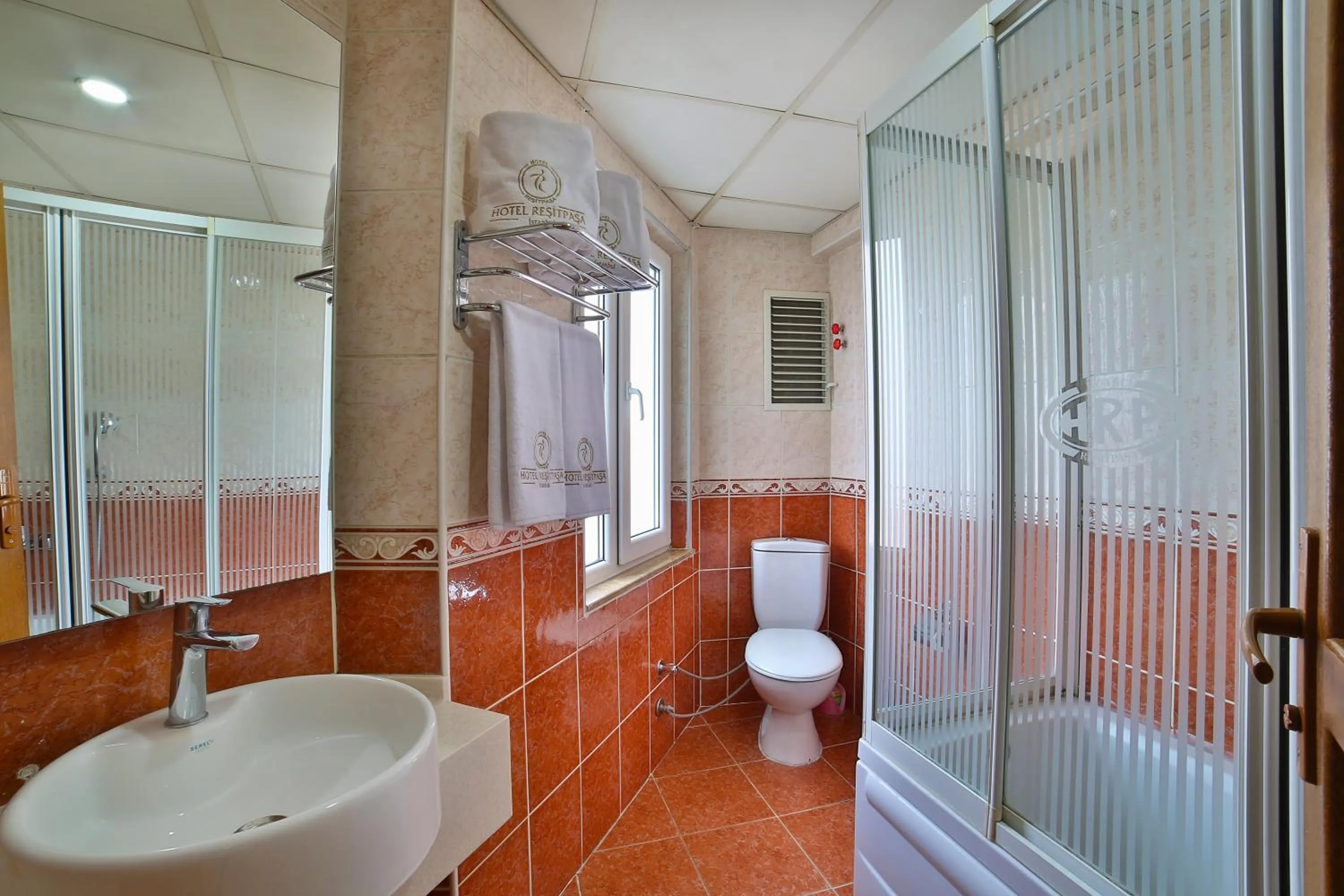Shower in Hotel Resitpasa Istanbul