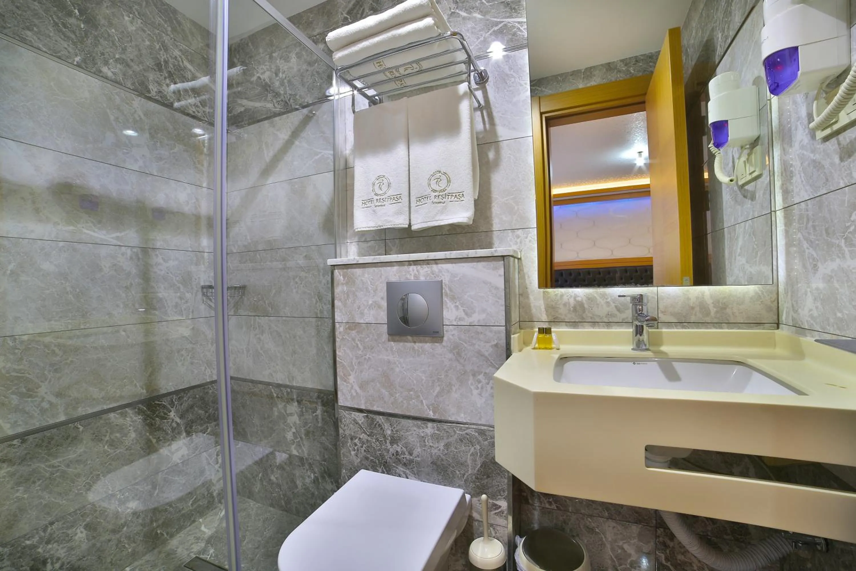 Bathroom in Hotel Resitpasa Istanbul