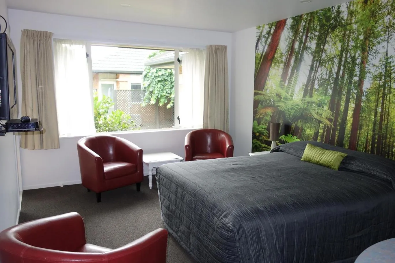 Living room, Bed in Northwood Motor Lodge