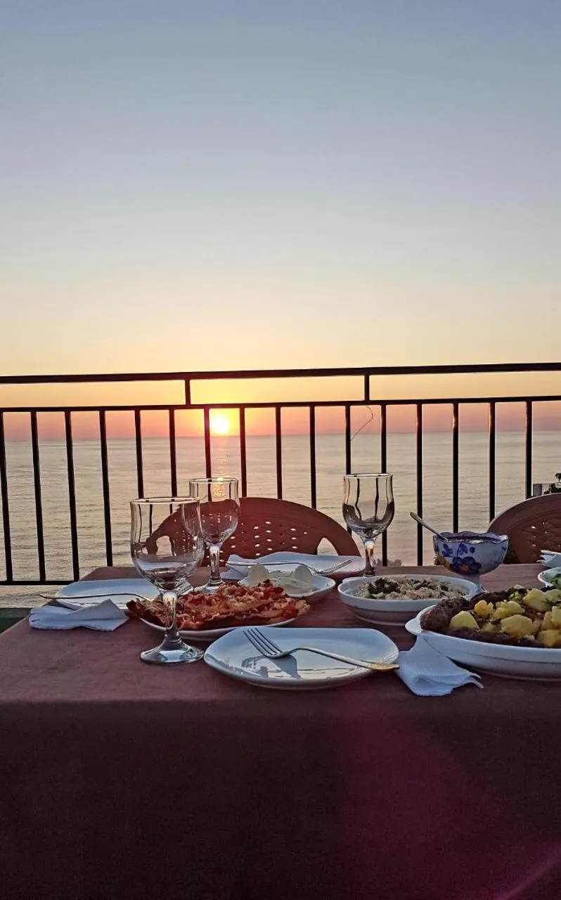 Restaurant/places to eat in Inn Daviti