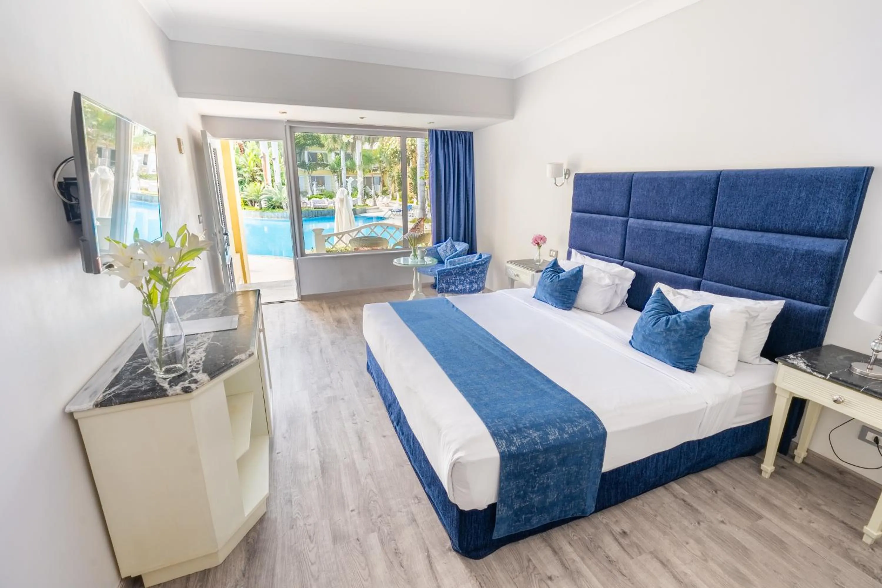 Photo of the whole room, Bed in Paradise Inn Beach Resort