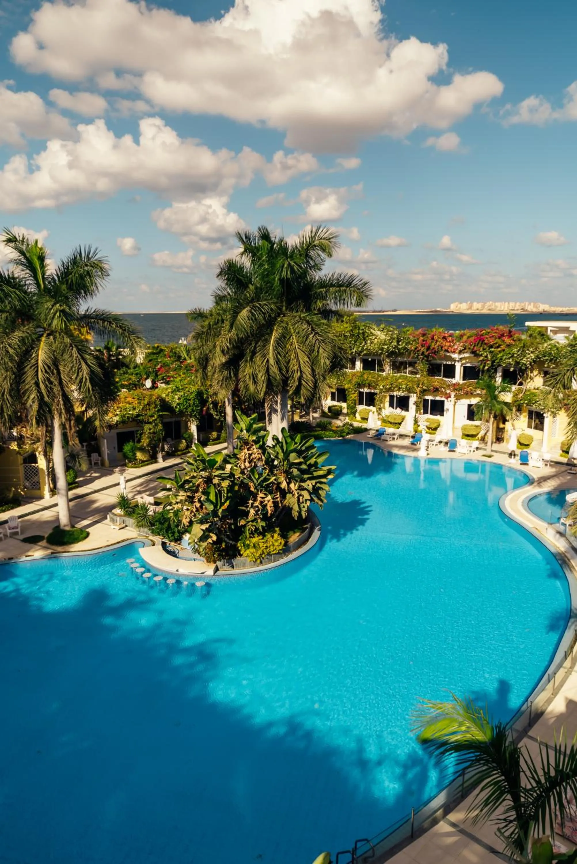 Swimming pool in Paradise Inn Beach Resort