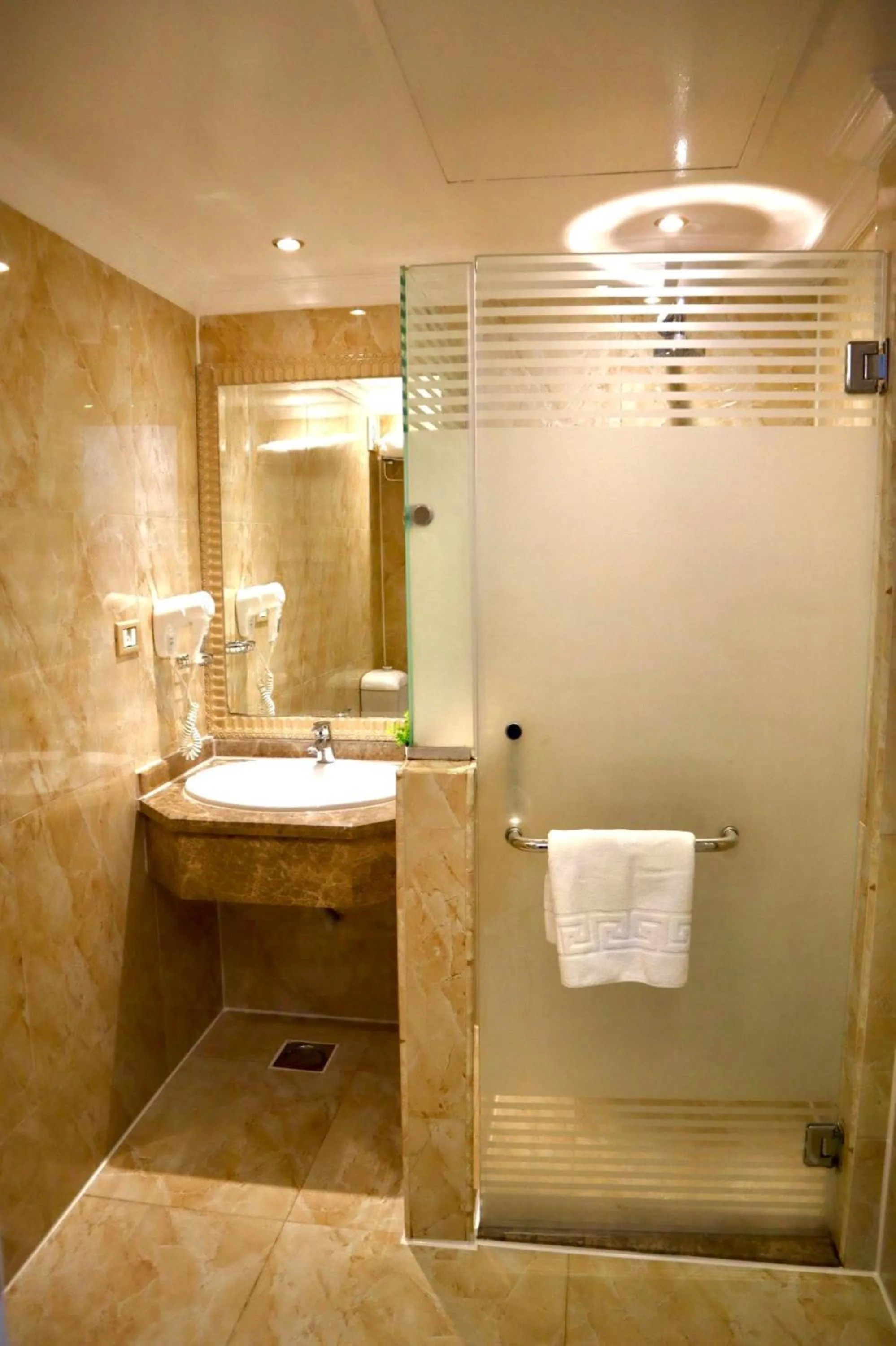 Bathroom in Paradise Inn Beach Resort