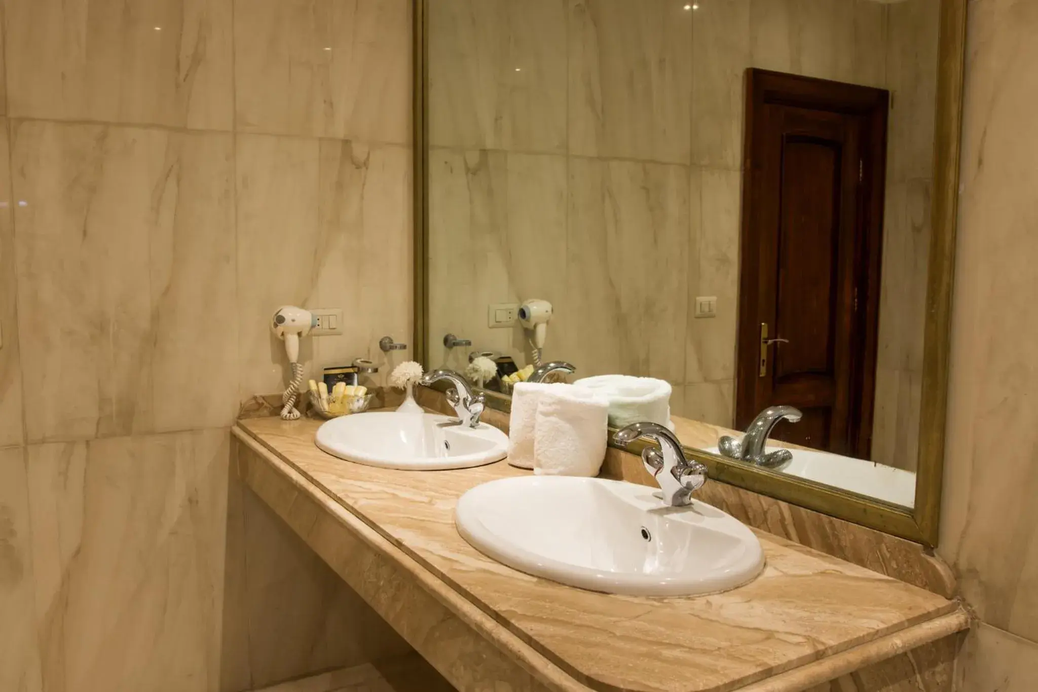 Bathroom in Paradise Inn Beach Resort Bathroom in Paradise Inn Beach Resort