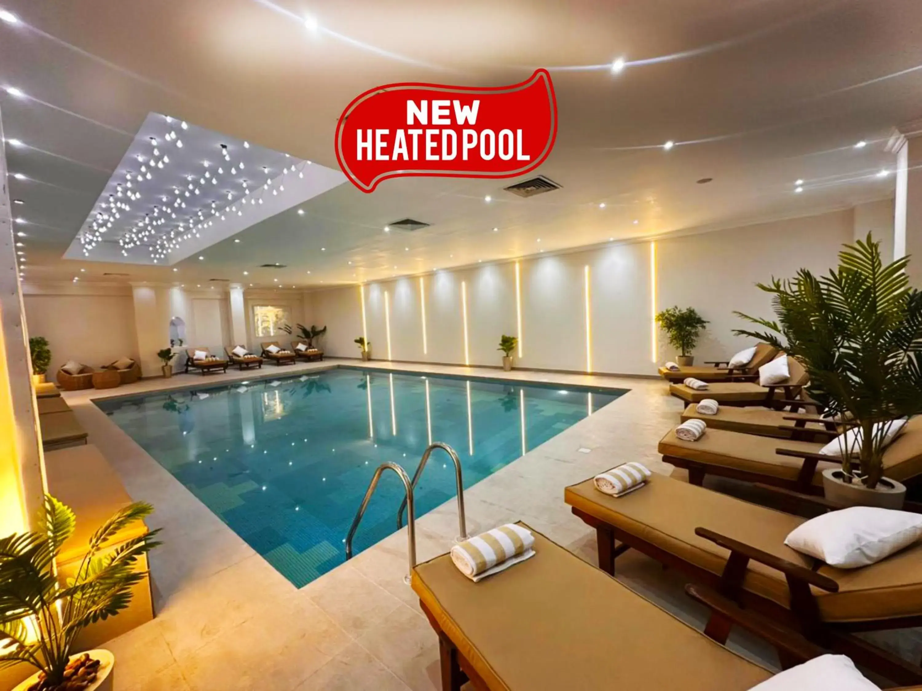 Swimming pool in Paradise Inn Beach Resort Swimming pool in Paradise Inn Beach Resort