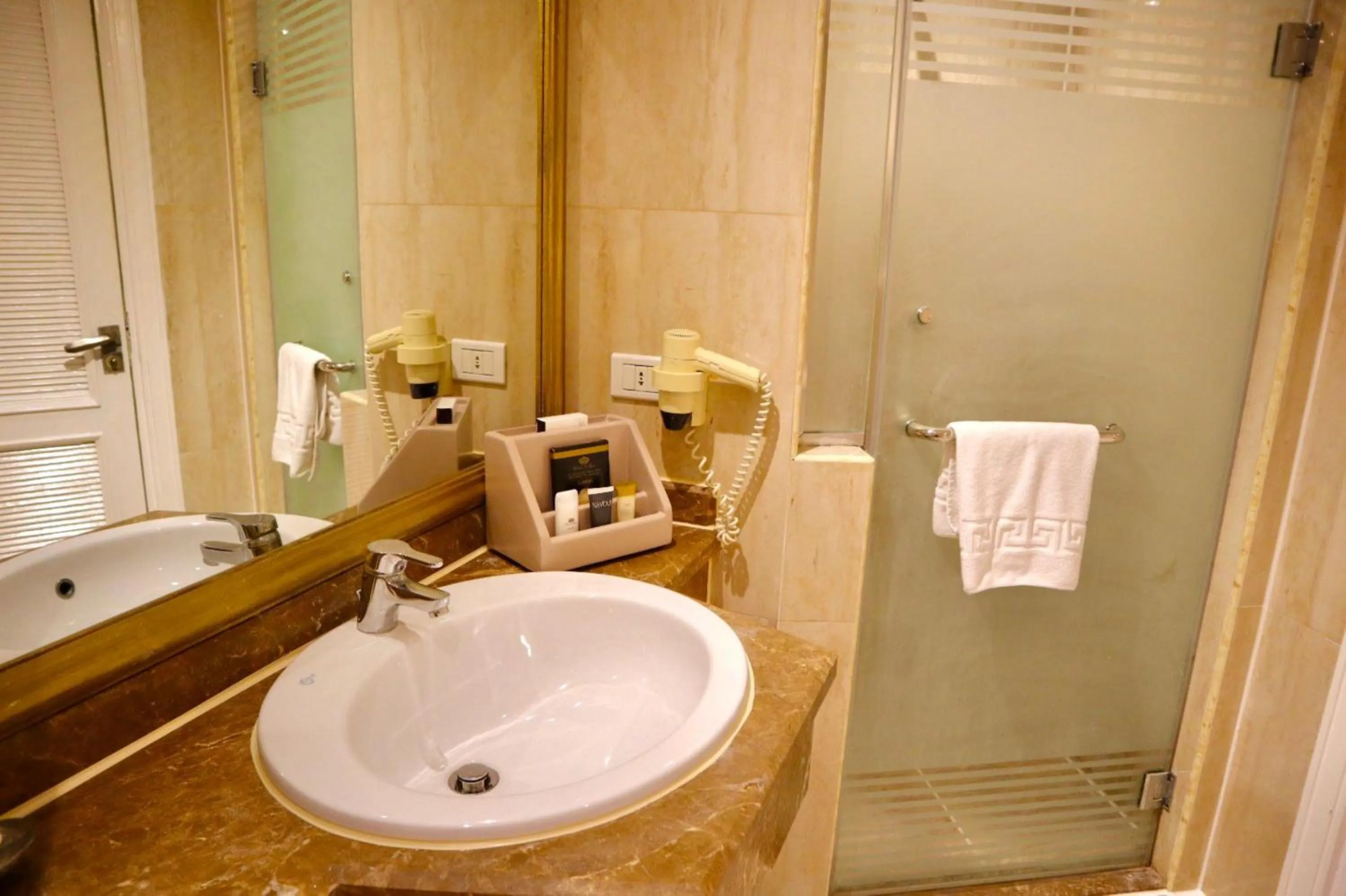 Bathroom in Paradise Inn Beach Resort