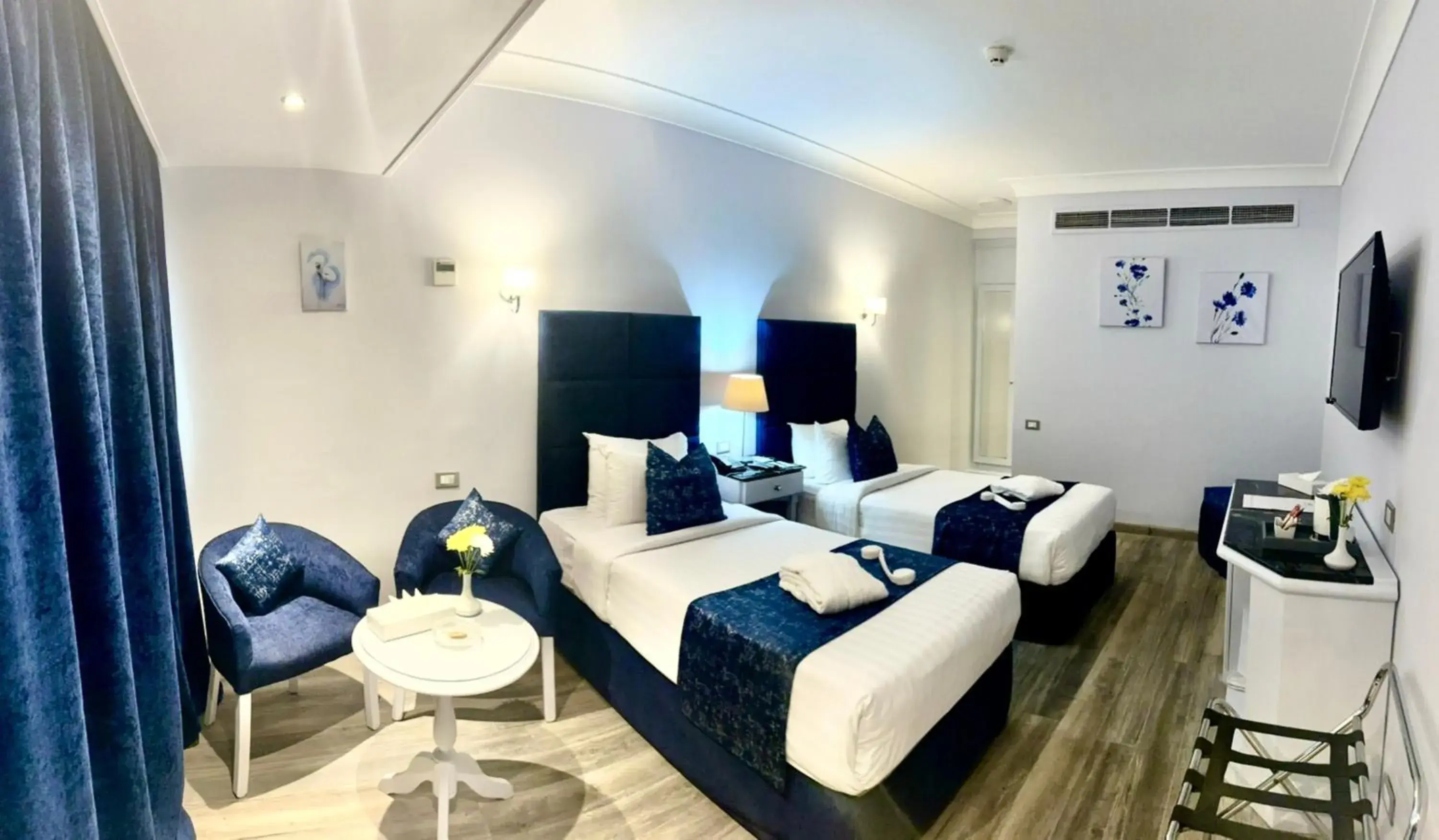 Living room, Bed in Paradise Inn Beach Resort Living room, Bed in Paradise Inn Beach Resort