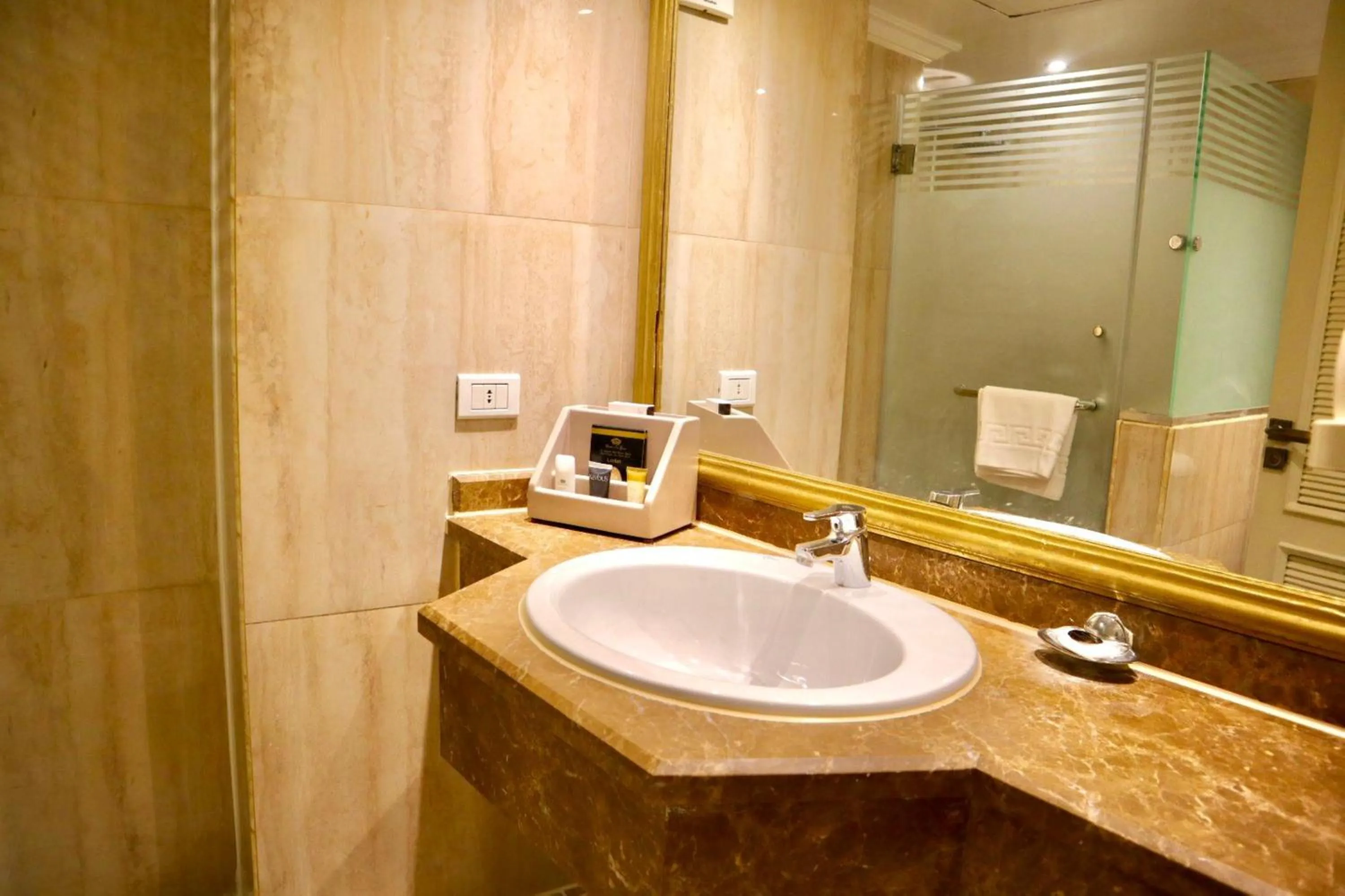 Bathroom in Paradise Inn Beach Resort