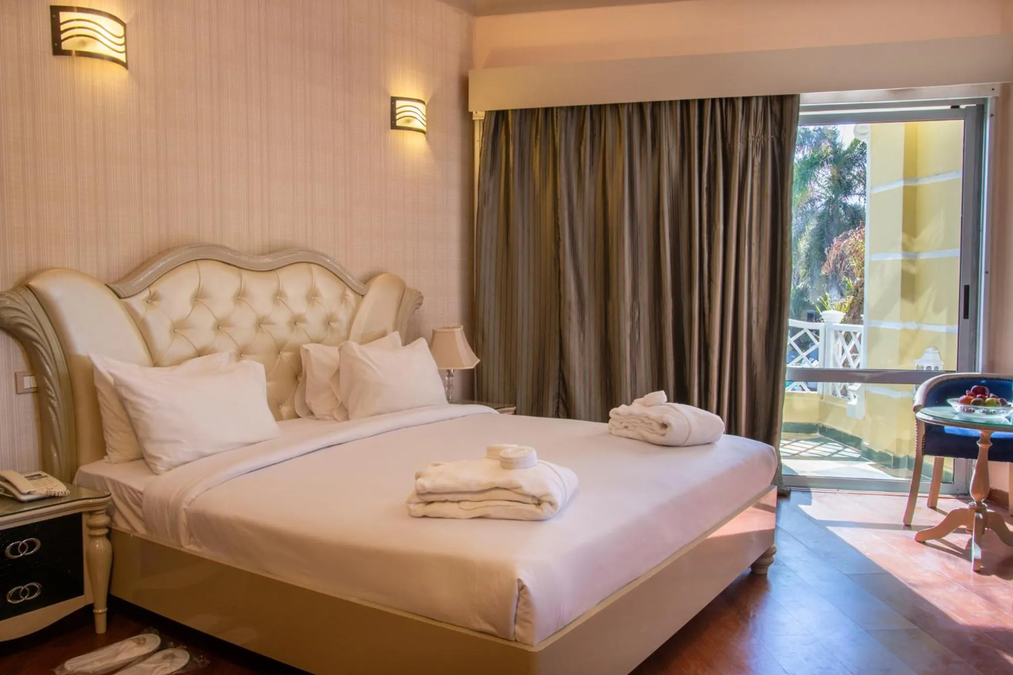 Bedroom, Bed in Paradise Inn Beach Resort