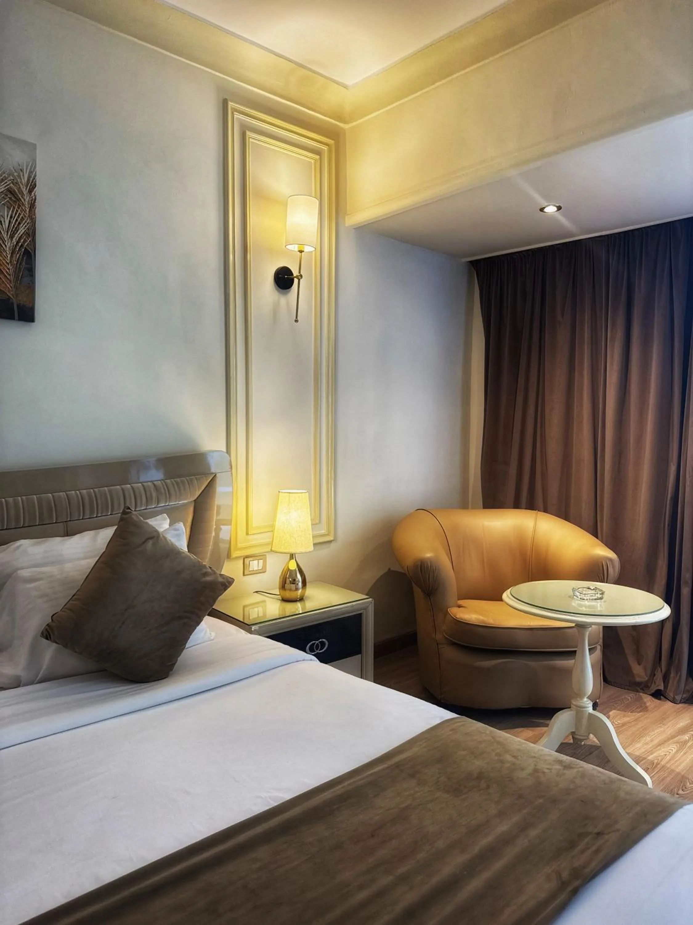 Bed in Paradise Inn Beach Resort