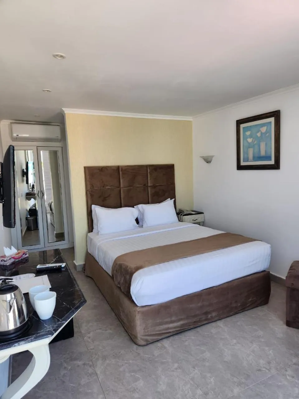 Bedroom, Bed in Paradise Inn Beach Resort