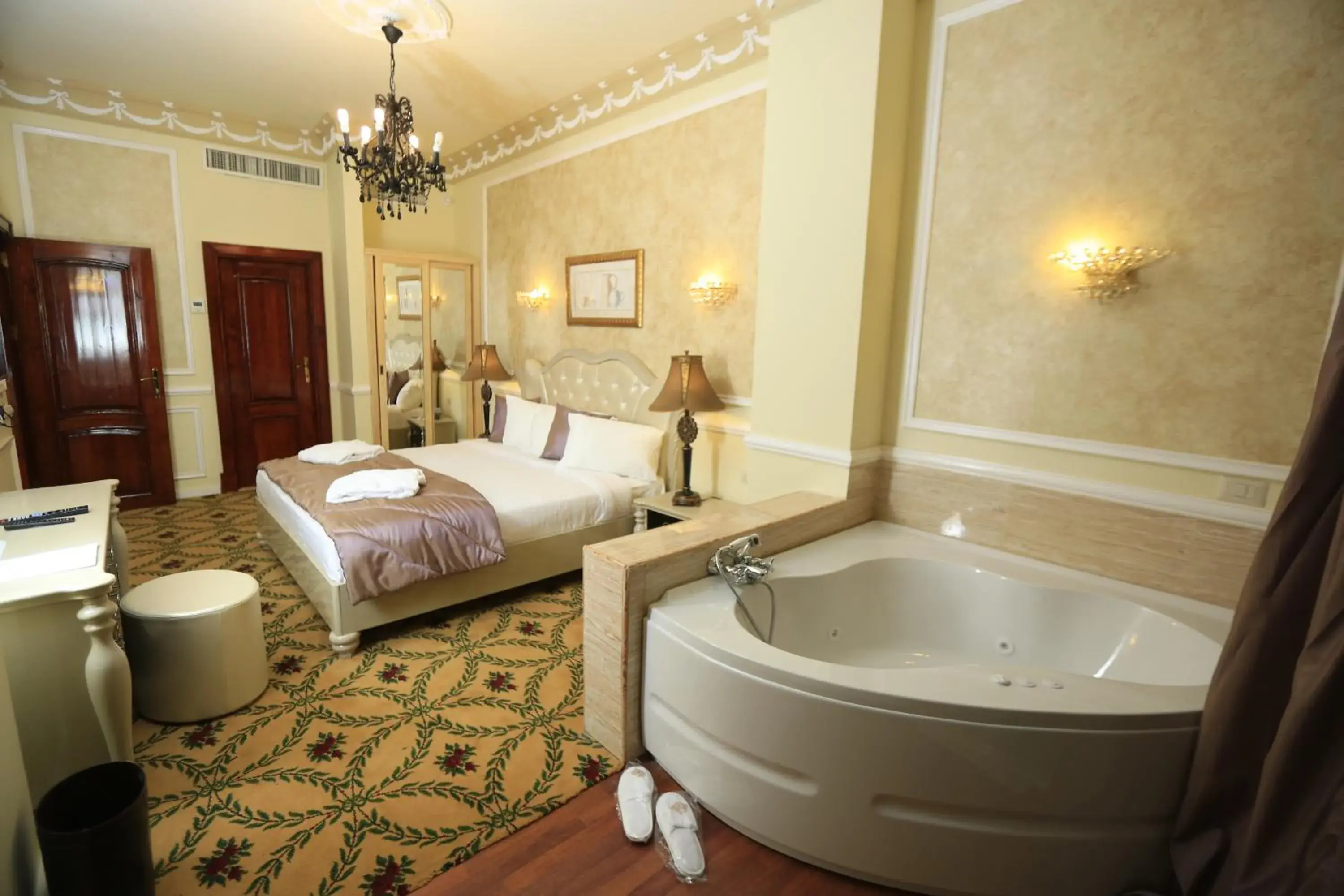 Photo of the whole room, Bed in Paradise Inn Beach Resort Photo of the whole room, Bed in Paradise Inn Beach Resort