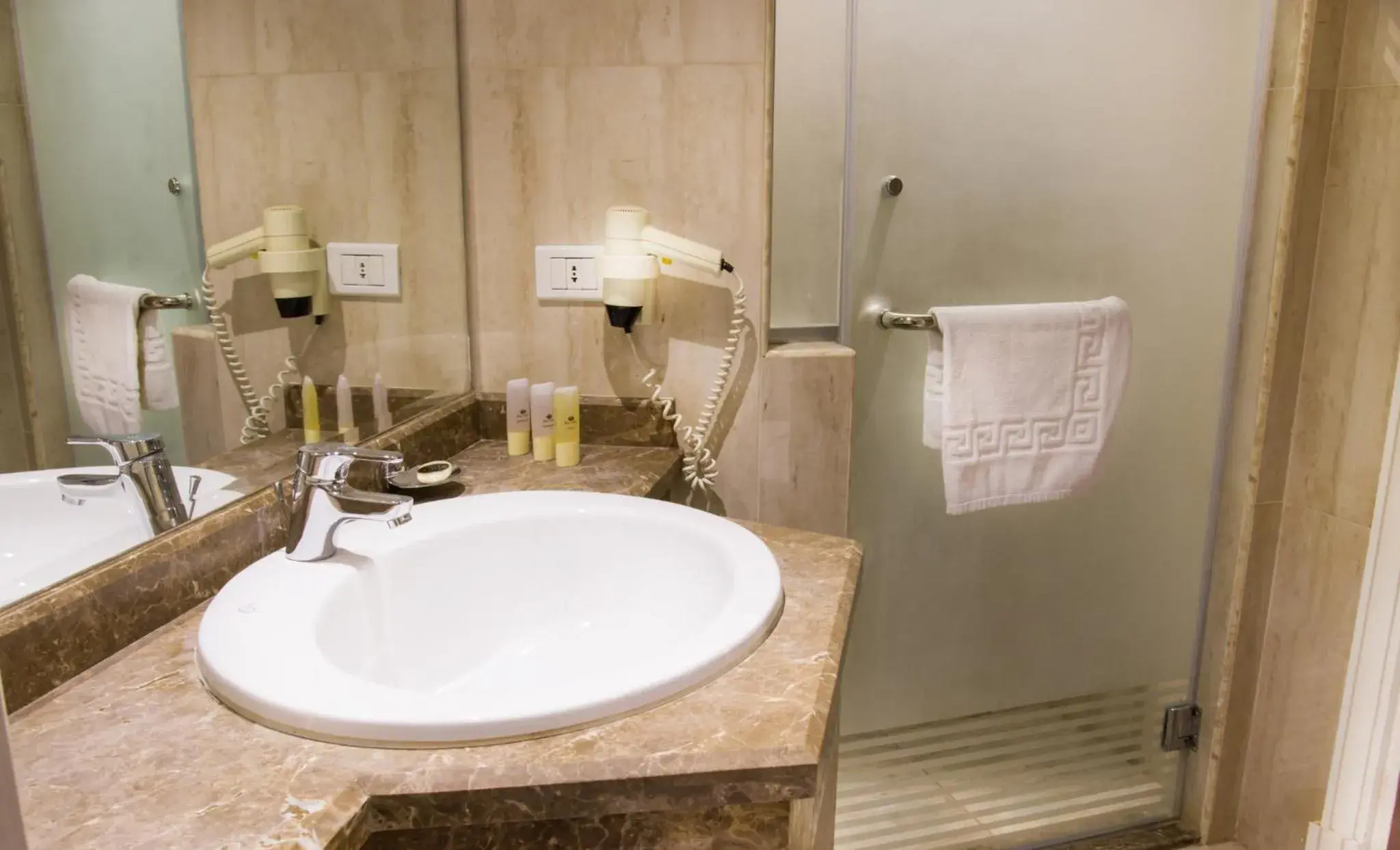 Bathroom in Paradise Inn Beach Resort Bathroom in Paradise Inn Beach Resort