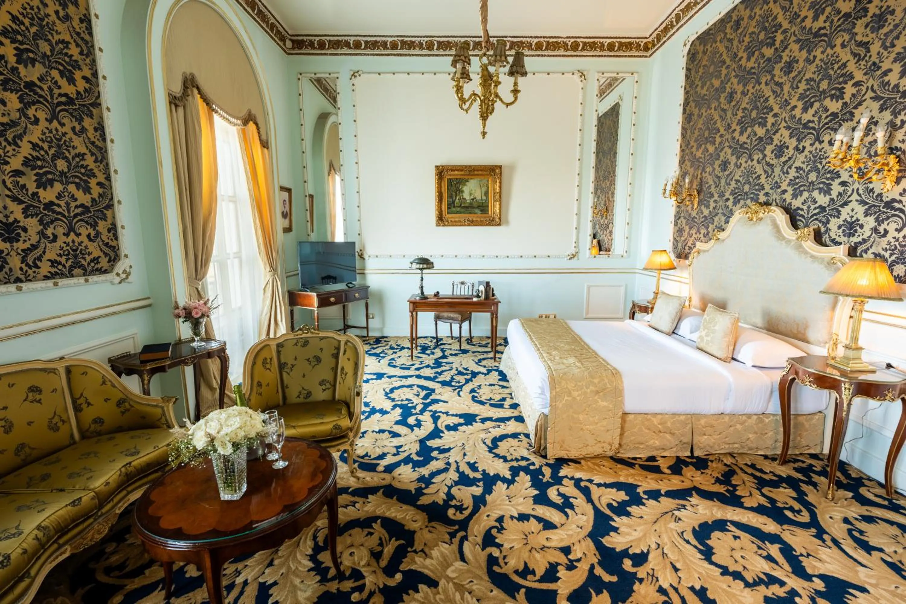 Photo of the whole room, Bed in Le Metropole Luxury Heritage Hotel Since 1902 by Paradise Inn Group